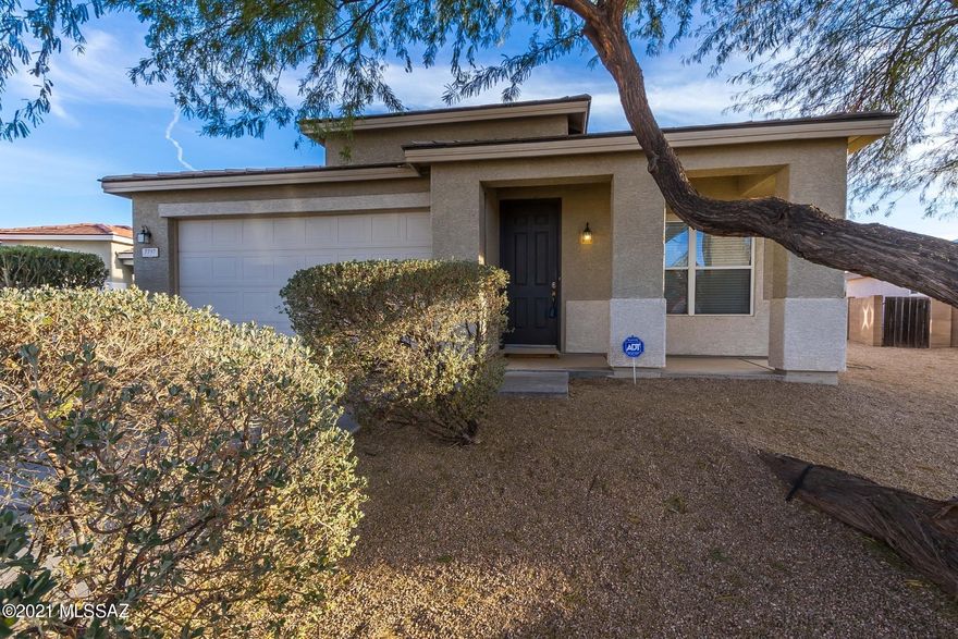 *BUYERS FIINANCING FELL THROUGH! SELLERS WILL CONSIDER OFFERS 300,000 to 315,000.

BEAUTIFUL SUNSET VIEWS OF SOMBRERO PEAK! Relax and unwind in your spacious backyard retreat from the world. Sparkling pool and plenty of space for your creativity to flow in this premium lot home. Inside, formal living and dining room usher you into large great room featuring functional kitchen with island, granite counters, stainless appliances and overhear pot rack! 2 secondary bedrooms share a Jack n Jill bathroom with shower/tub. Master retreat has it's own access to the pool and patio and features an enormous walk in closet and dual vanities and walk in shower in the en suite. This northwest charmer is close to schools, shopping, the Twin Peaks access to the interstate .
