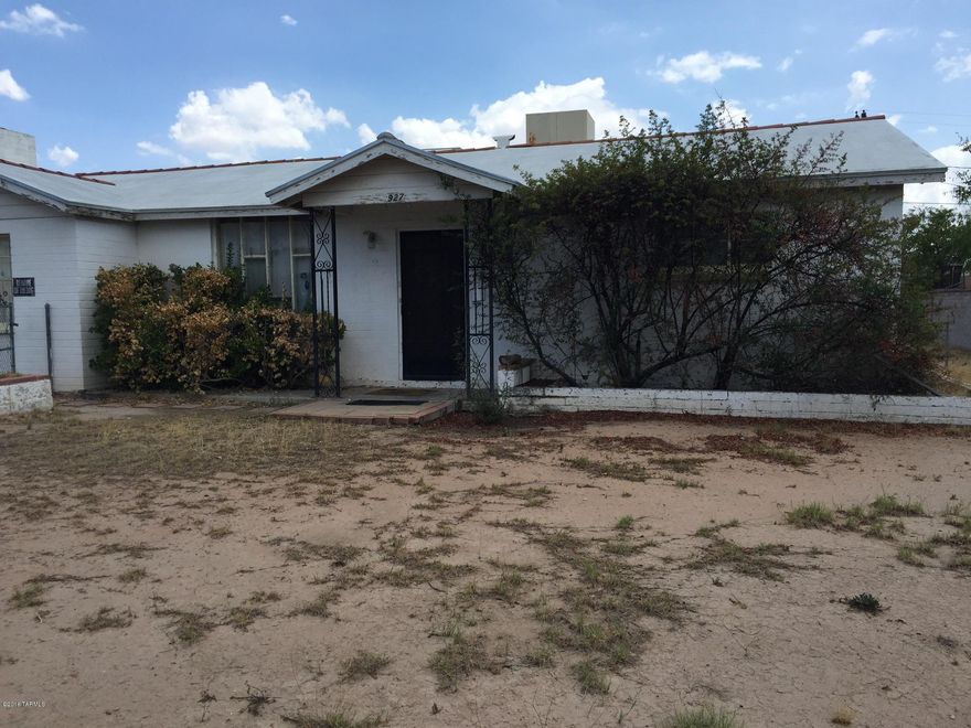 Investor and handyman special, waiting for you to make it exactly what you want.  First time on market in 30 years.
