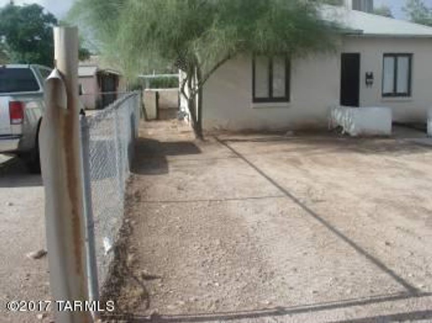 Class A-B investment package 21 total units on 6 different properties. 1 six BR house, 1 five BR house, 4 two BR, 15 one BR.  All units combined are approx. 12460 sq ft.  Now under professional management with rental increase expected.  Located near UA and downtown.  Appealing to  families, students, and professionals.
http://apexaz.com/parkandlee/