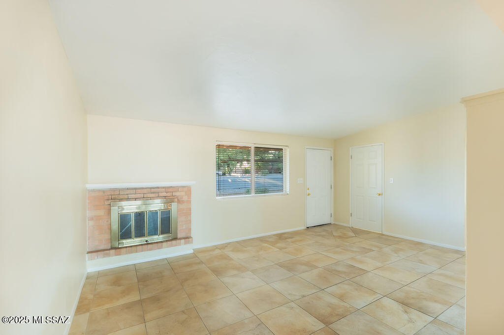 710 N Camino Santiago