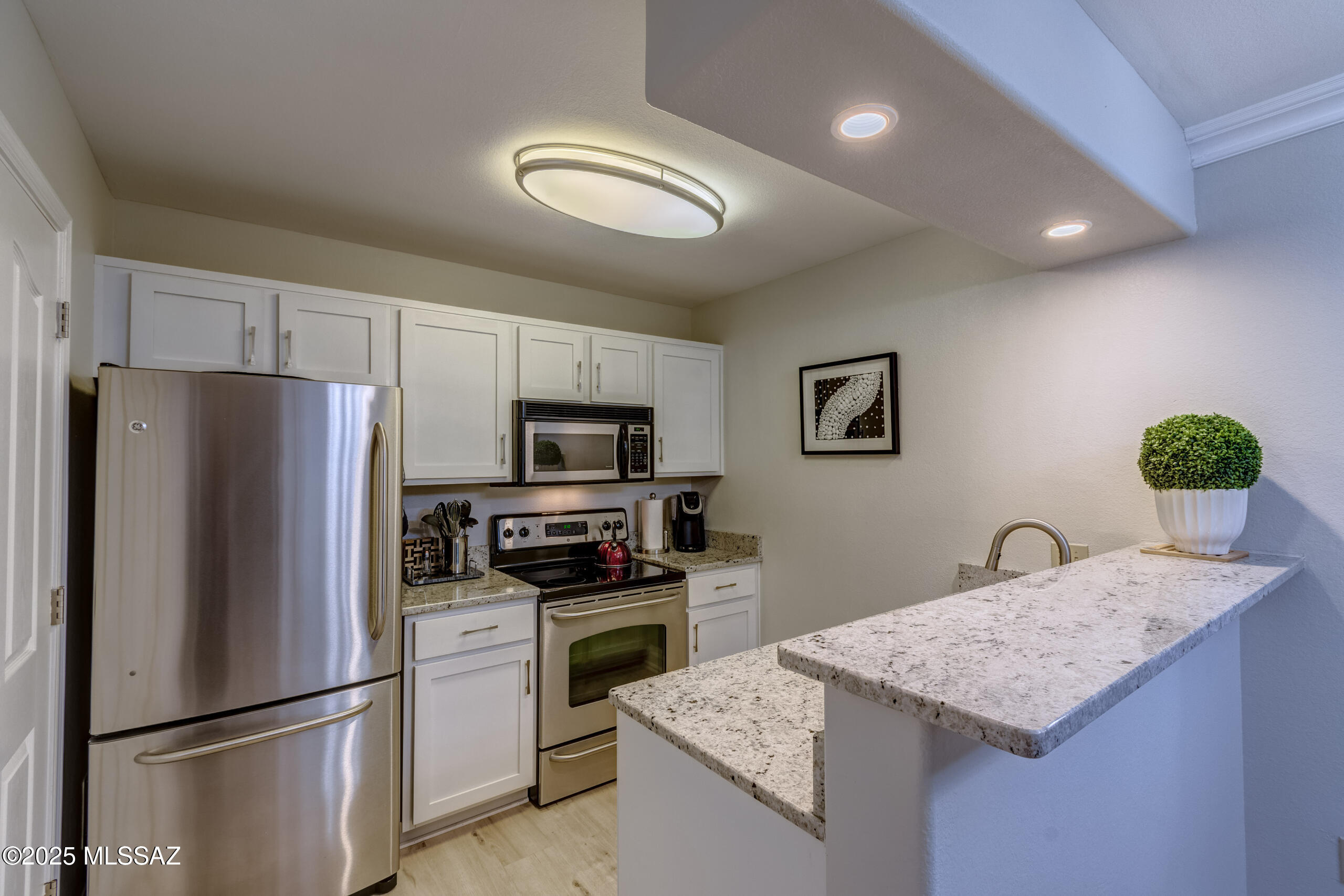 5751 N Kolb Road 7106
