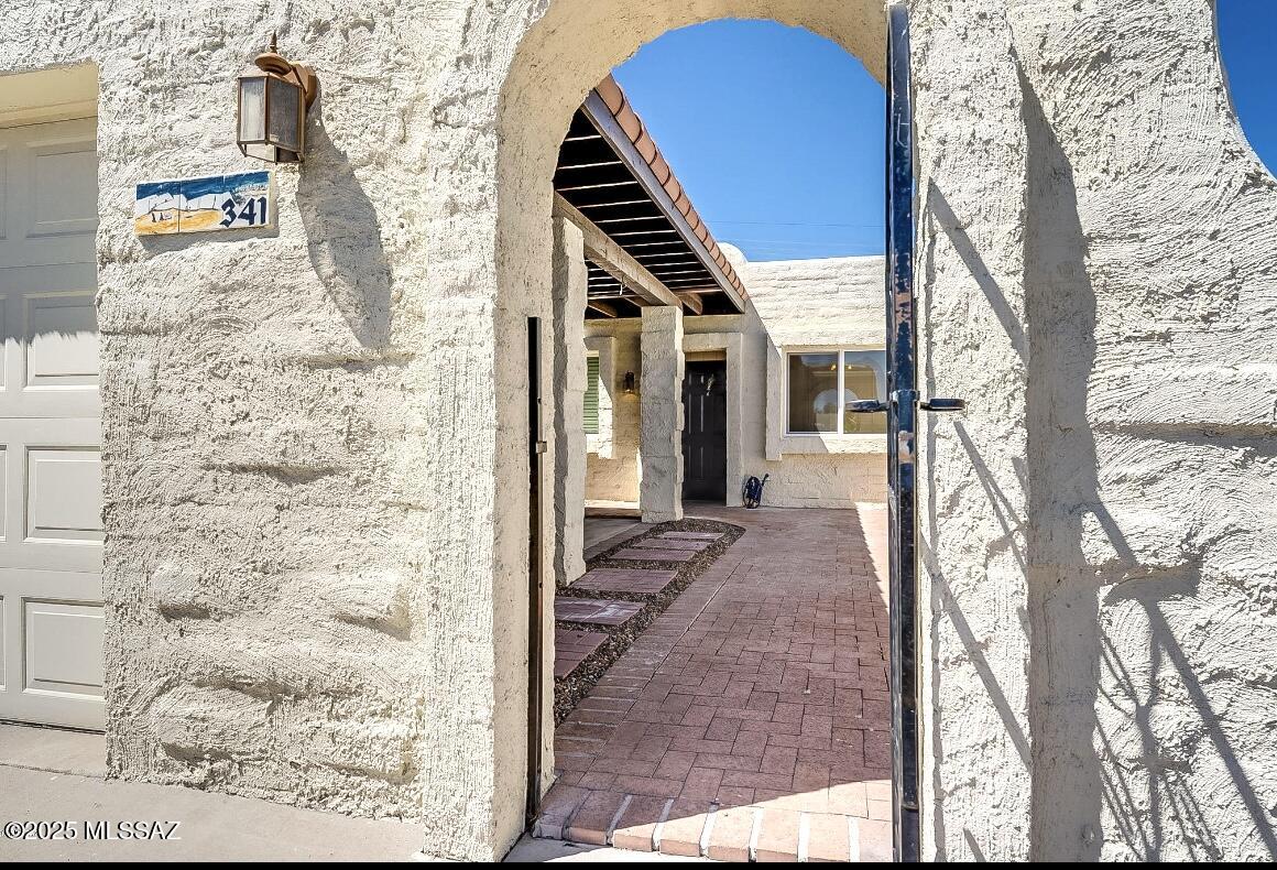 341 E Via Terrenal
