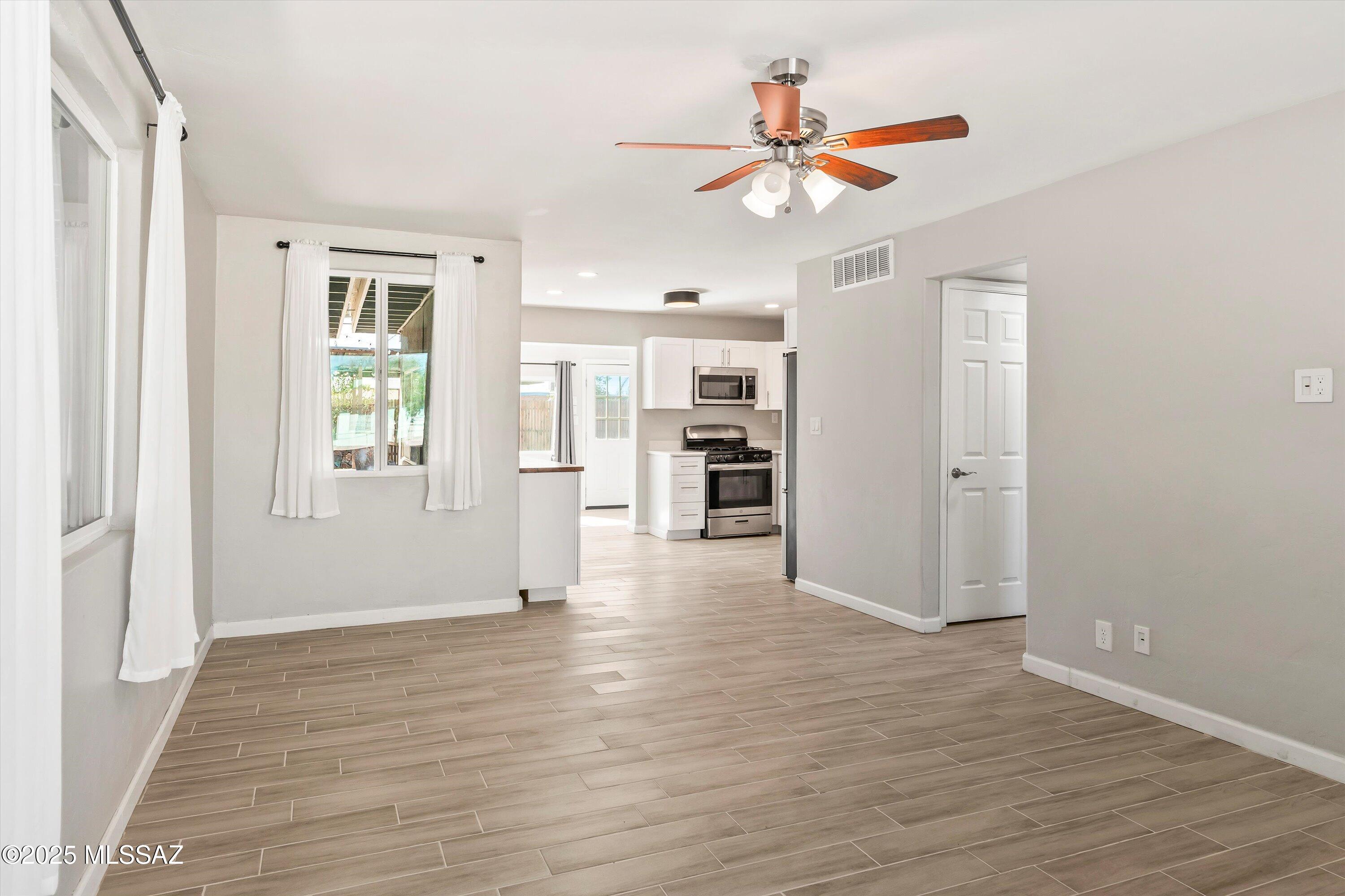 3014 E Beverly Drive