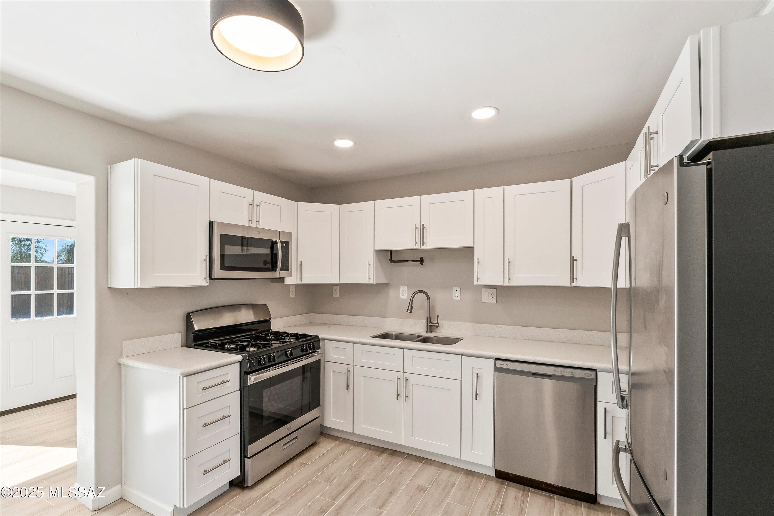 3014 E Beverly Drive