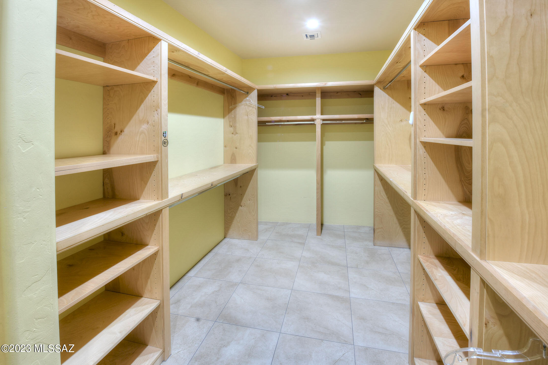 Colonia Real (1-50) - Residential