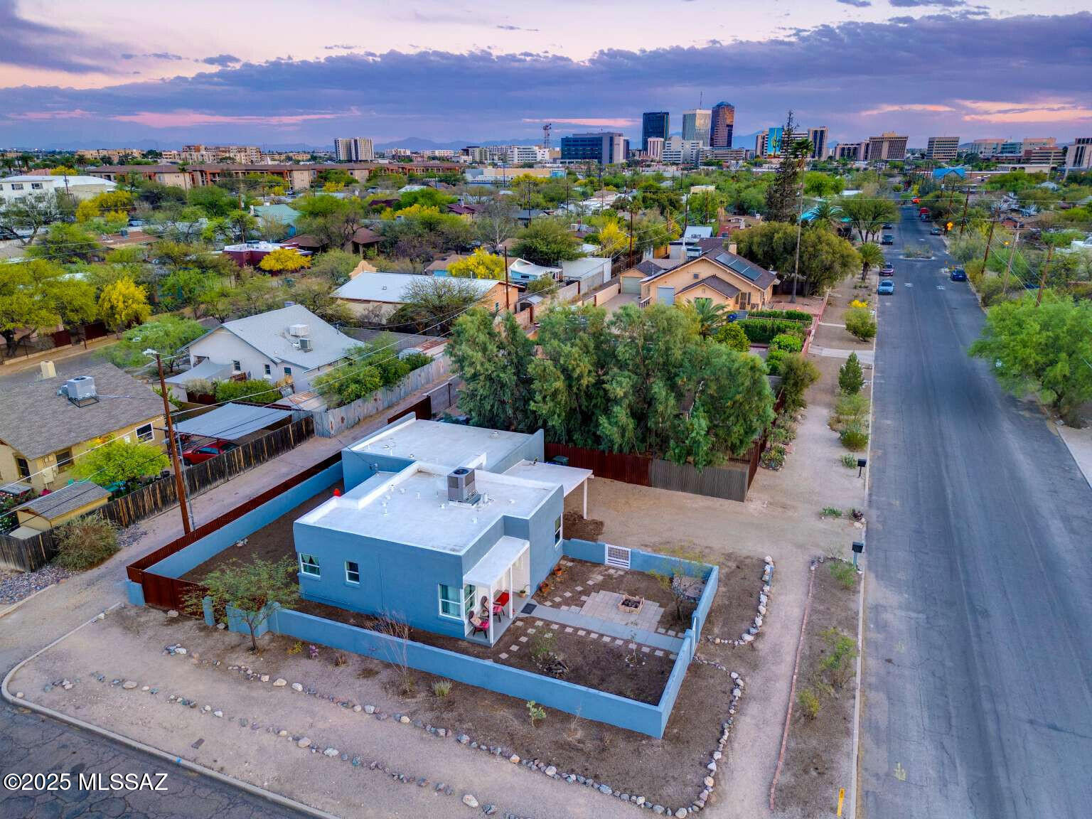 948 N 10th Avenue