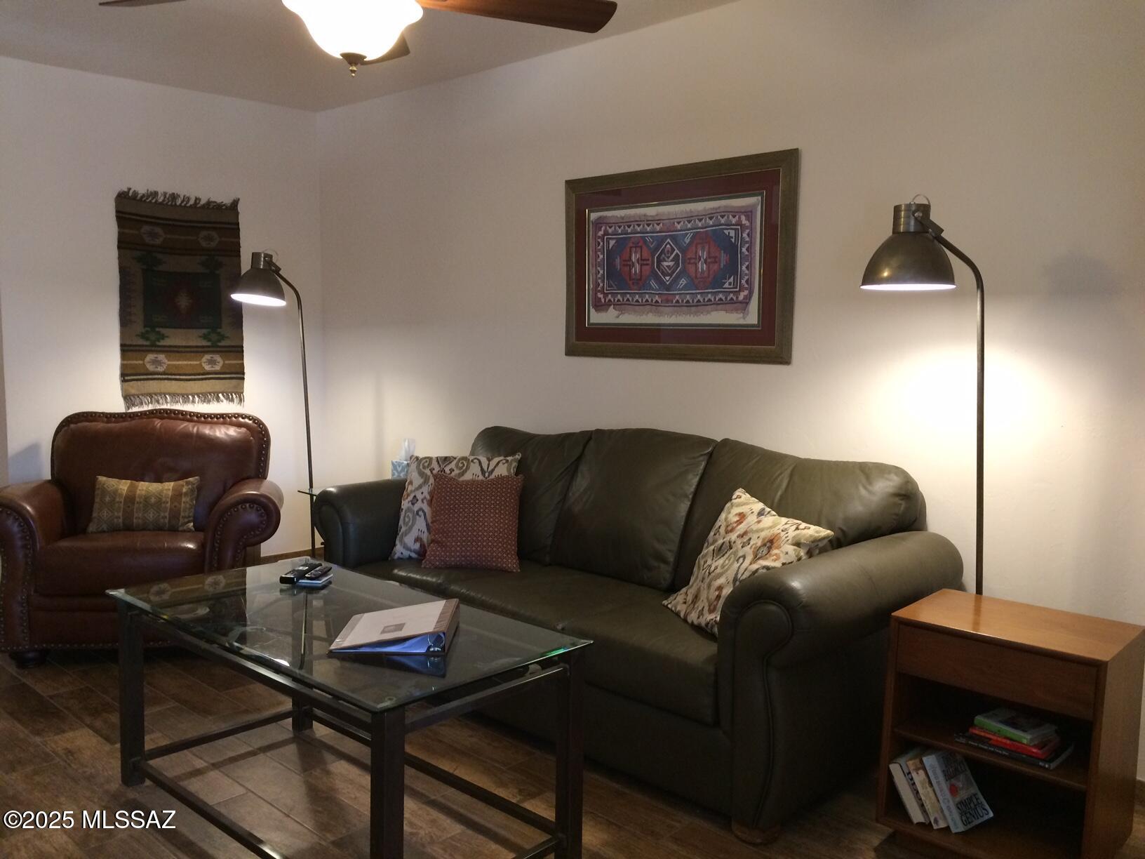 580 E Calle Arizona