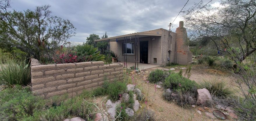 Come see this beautiful 2 bedroom 1 bath home available.  This home features a large surrounded by natural desert landscape with beautiful mountain views.  The home is located on the west side of town and features new counter tops, saltillo floors.  The owner exclude the green house as well as the horse stables for his own use.