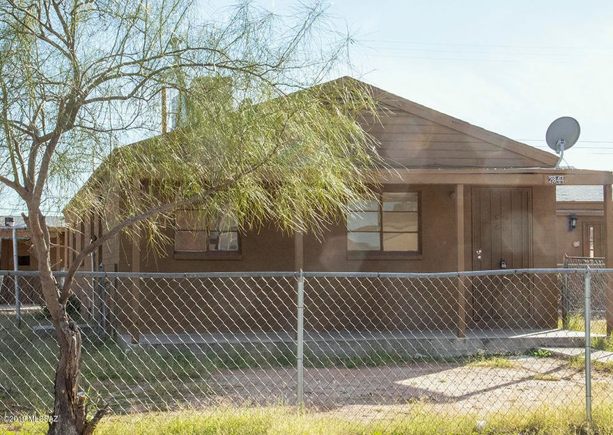 2 Bedroom - 1 Bath, Close to school, shopping and transportation.  

RENT $650    Deposit $650
Pet fee $150 - no cats are permitted at this unit.
Tenant pays utilites