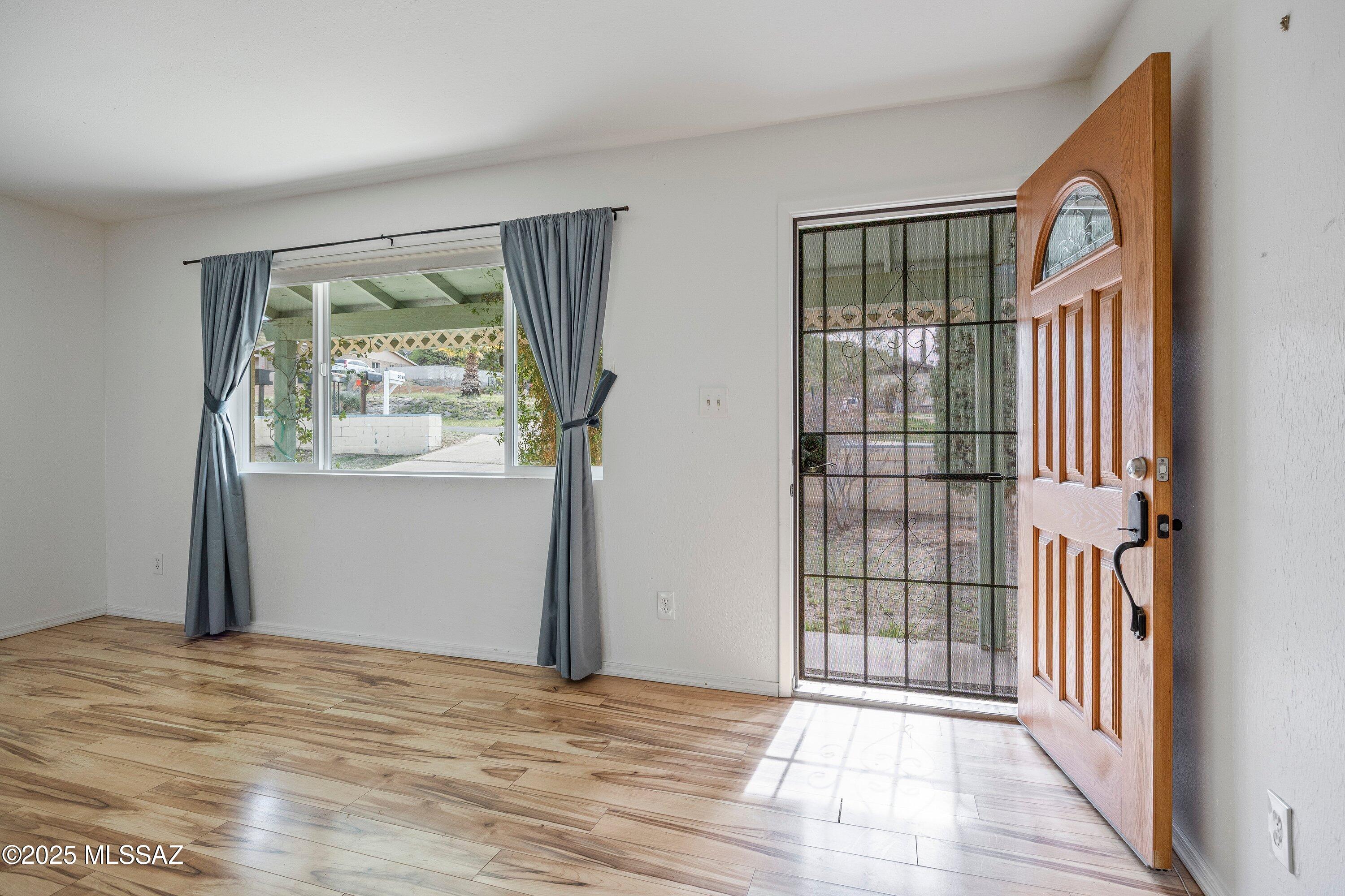 2020 W Paseo Redondo