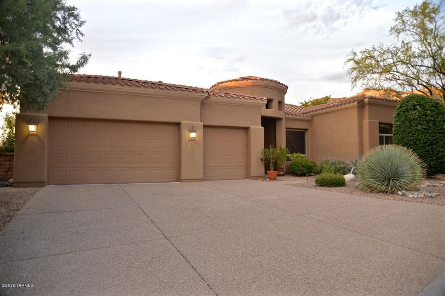 OPEN HOUSE THIS WEEKEND SATURDAY 1/14/17 & SUNDAY 1/15/17 from 12:00pm - 3:00pm.
Stunning home on premium lot in the desirable gated community of Pinnacle Ridge. Enjoy the wonderful mountain views from the professionally landscaped backyard. Backyard has a fabulous spa, fireplace and outdoor BBQ area. The office/Den, currently used as a library/office and is easily converted into the 4th bedroom. Beautiful home with a split bedroom floor-plan and premium upgrades throughout. This home is move-in ready and has been impeccably cared for by original owners. This home is perfect for the most discerning buyer. Foothills living at its best!