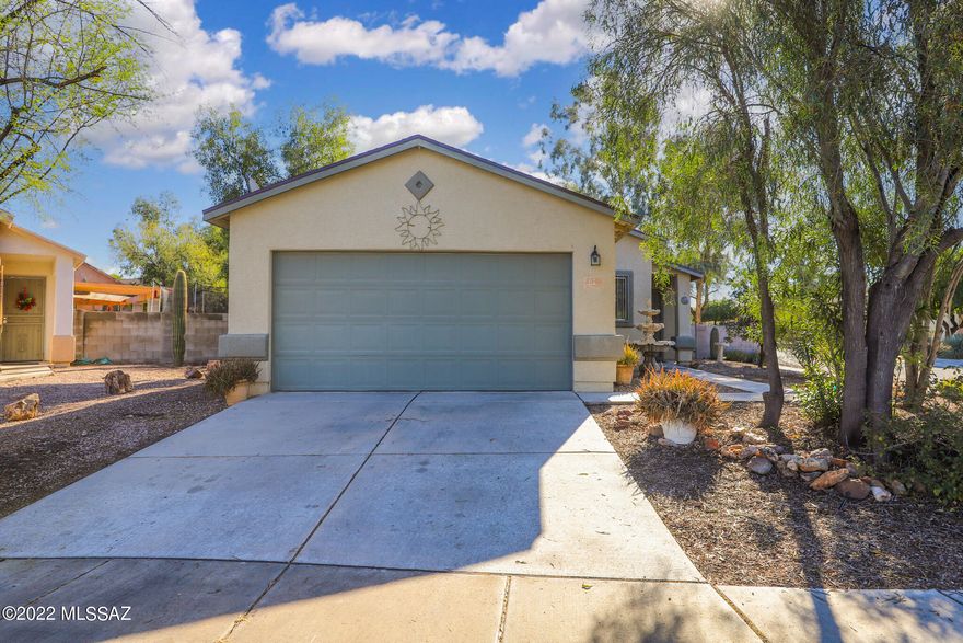Charming 2 bedroom, 1 bath home on a large corner lot! Open floor plan! All kitchen appliances convey! Nice sized bedrooms, bathroom has a walk in shower. Huge backyard! New roof was installed in 2020! Close to schools, shopping and restaurants. Minutes to the freeway. Great starter home, and/or investment property.
