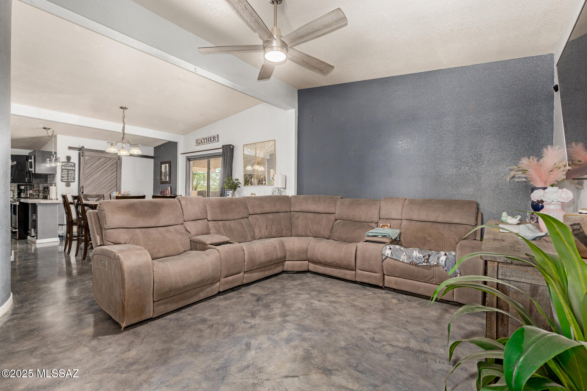 2502 S Forgeus Stravenue