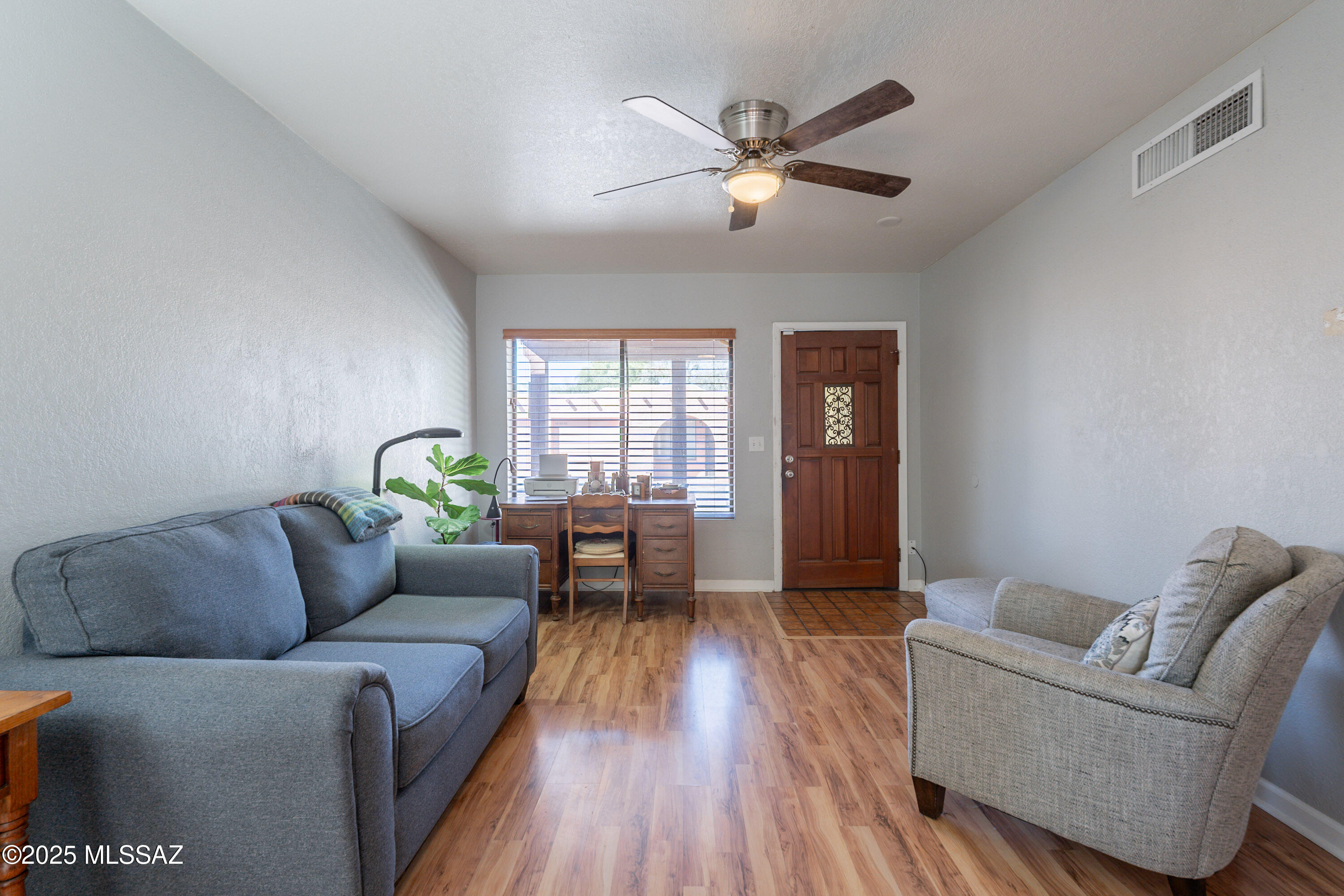 933 E Mesquite Drive