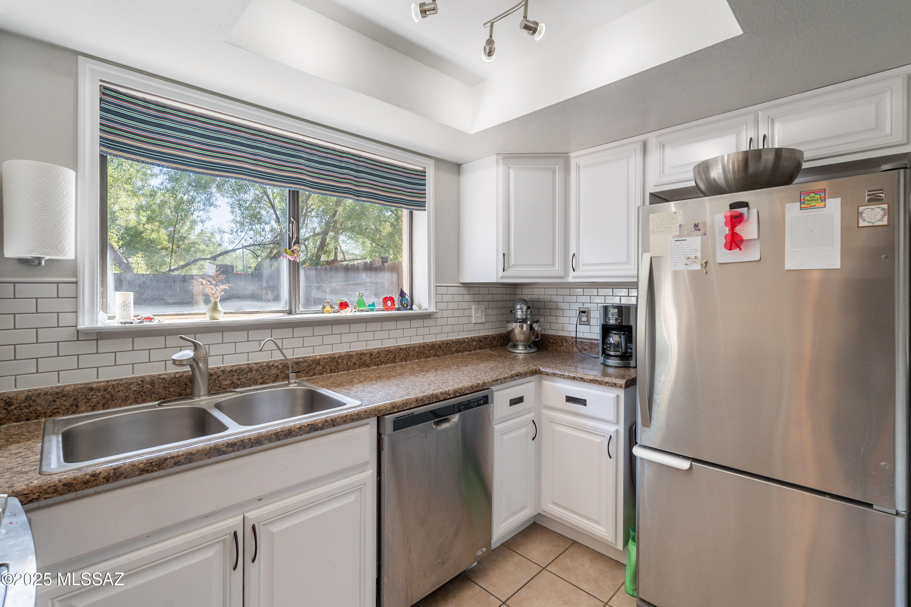 933 E Mesquite Drive