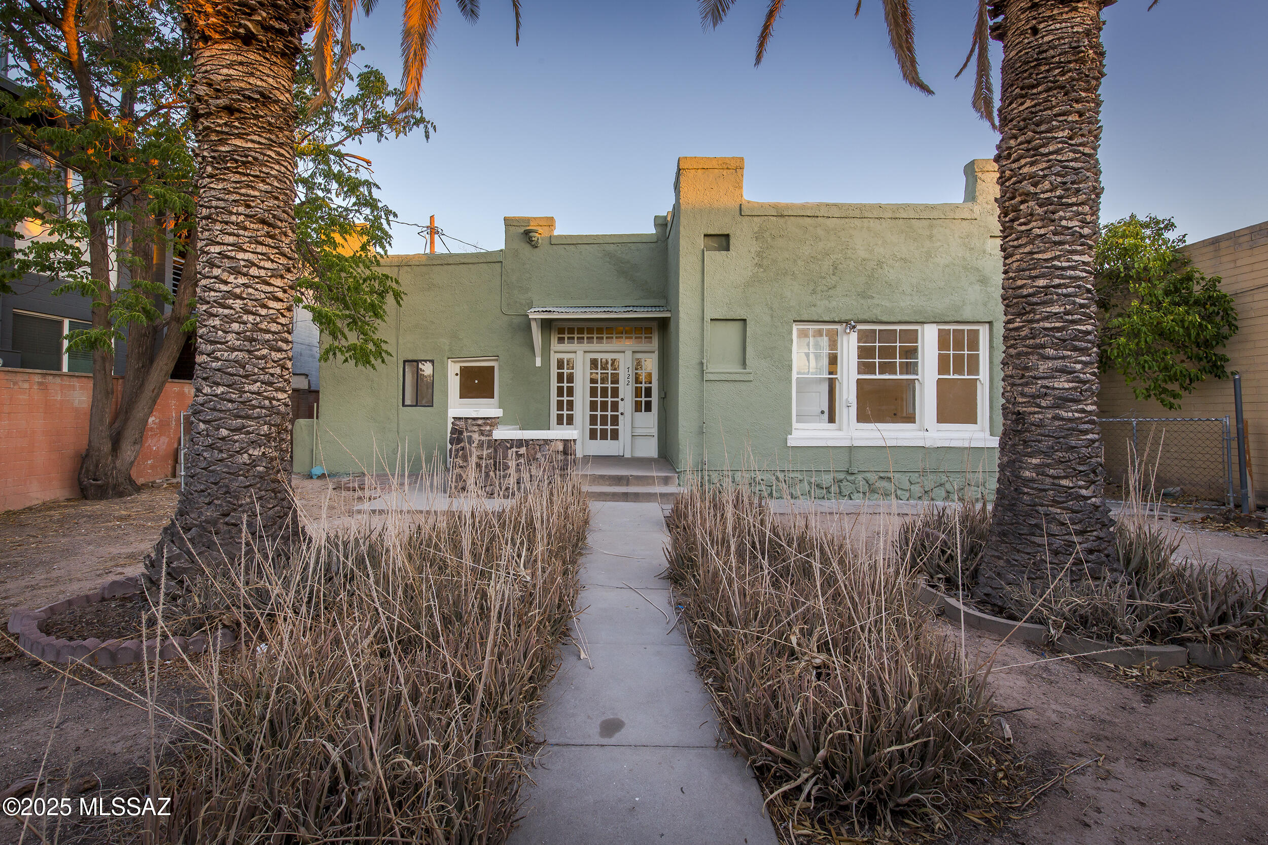722 E 9th Street
