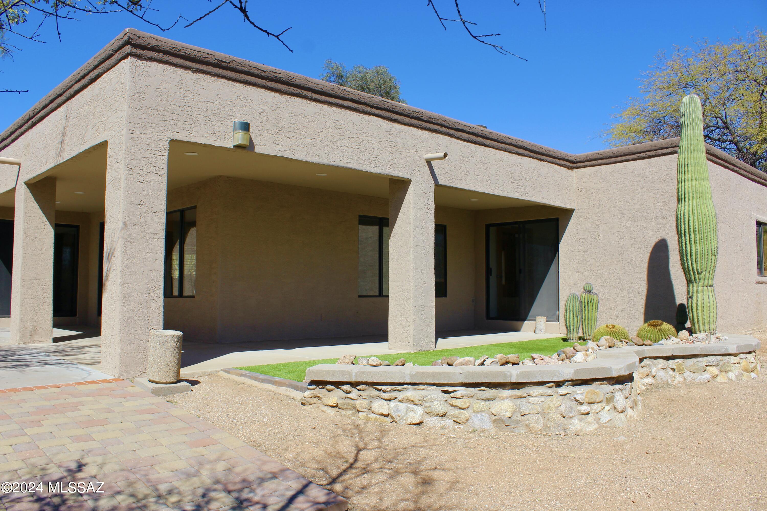 Las Alturas (1-167) - Residential
