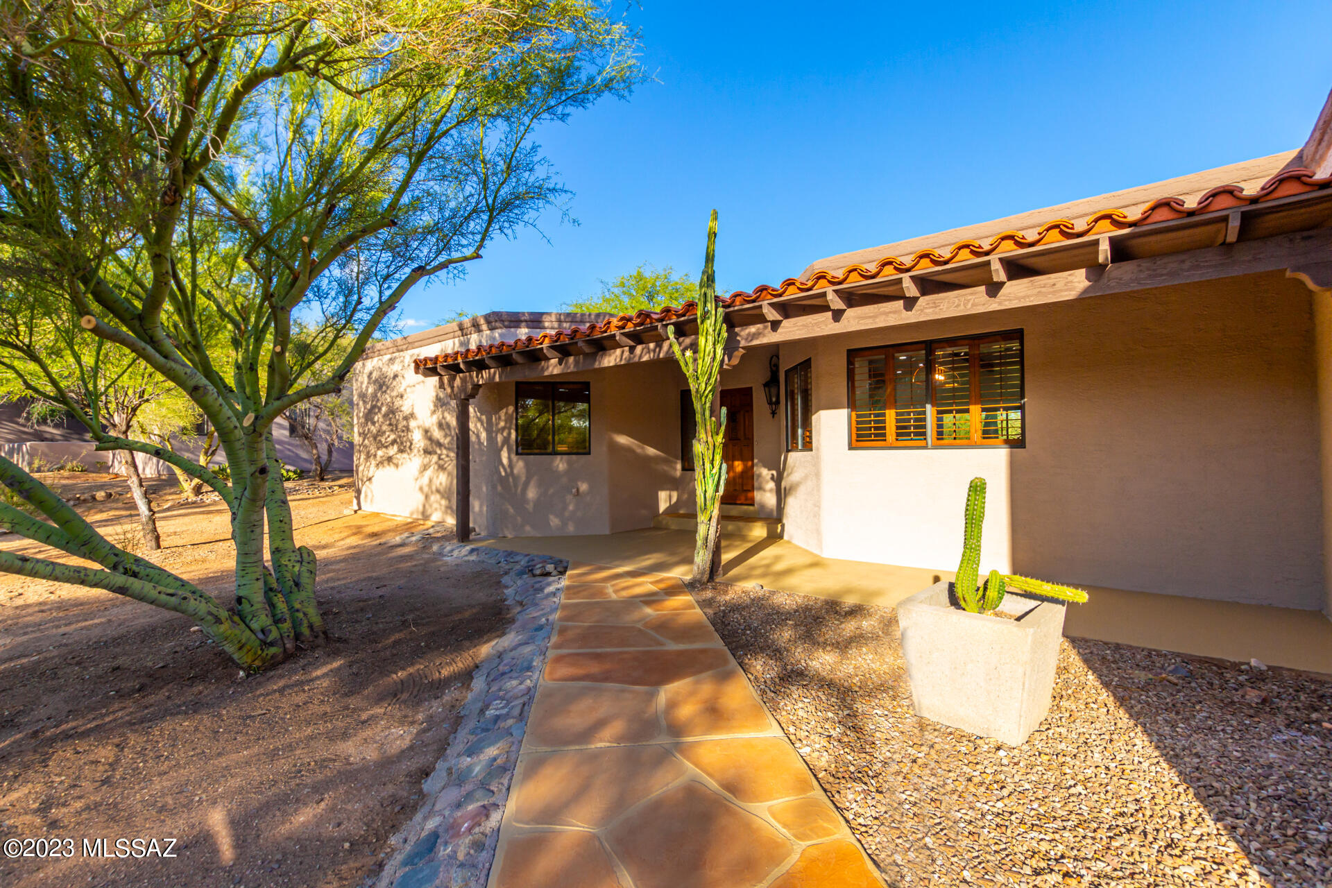 Las Alturas (1-167) - Residential