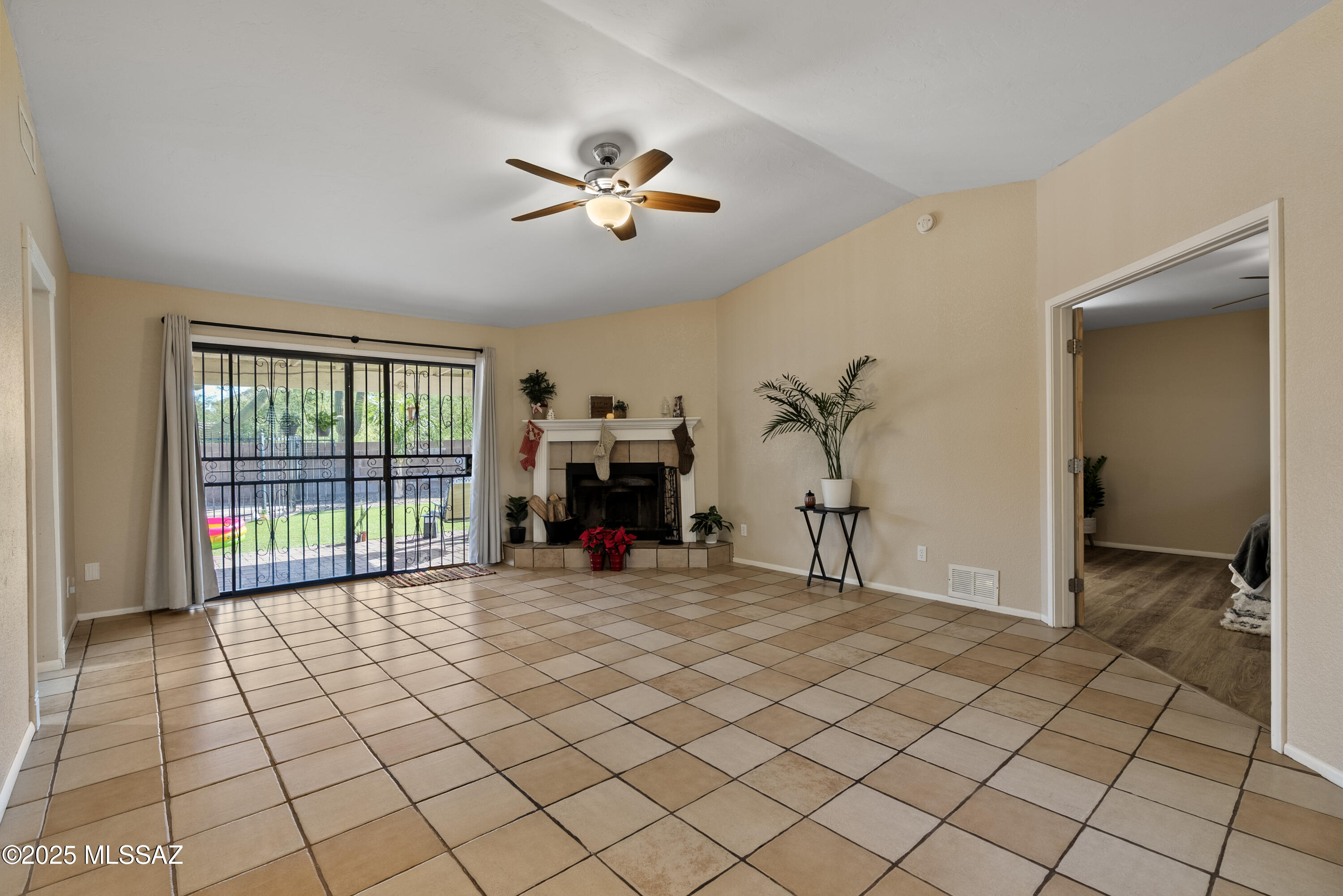 6850 N De Chelly Loop