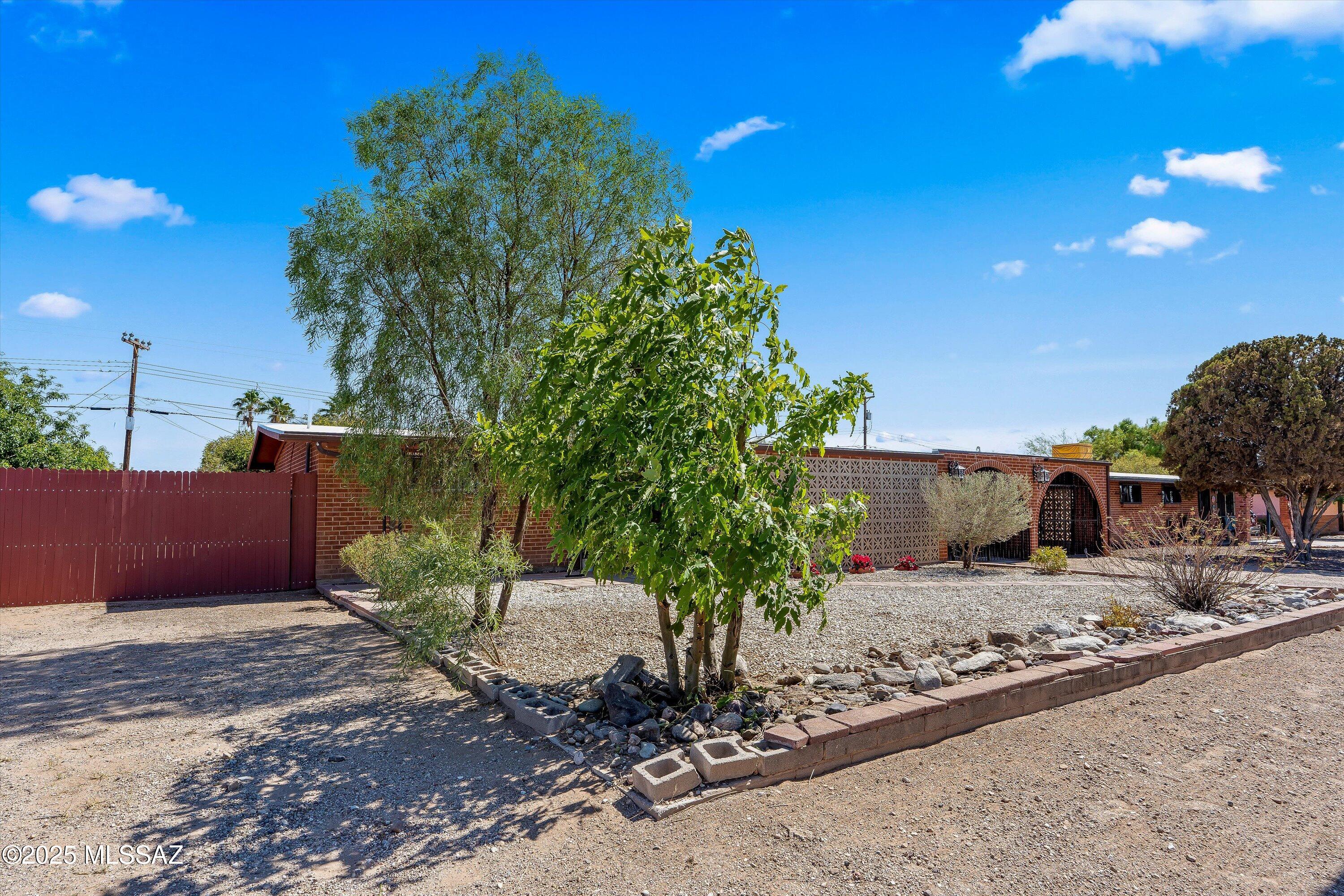 4610 E Calle Aurora