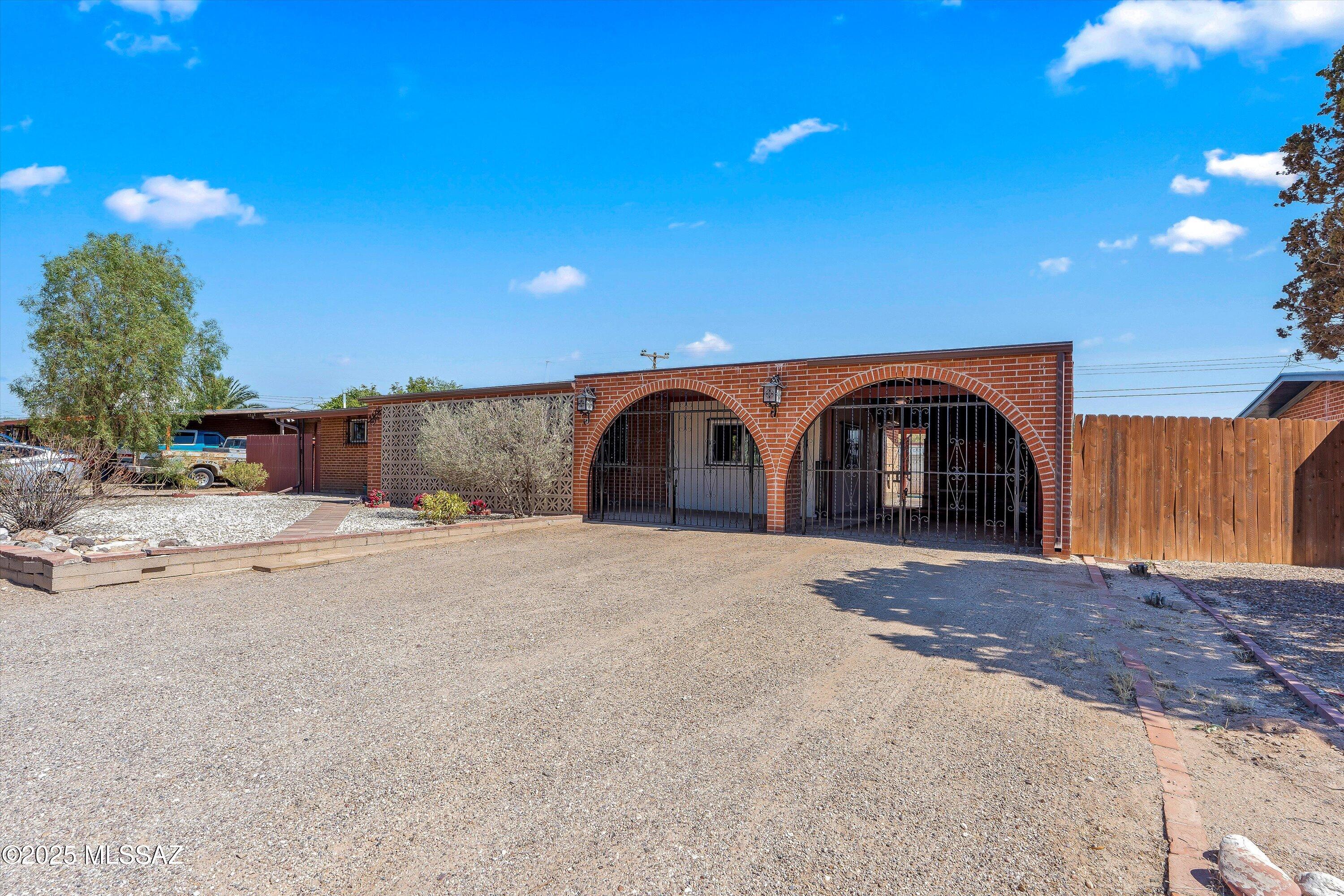 4610 E Calle Aurora