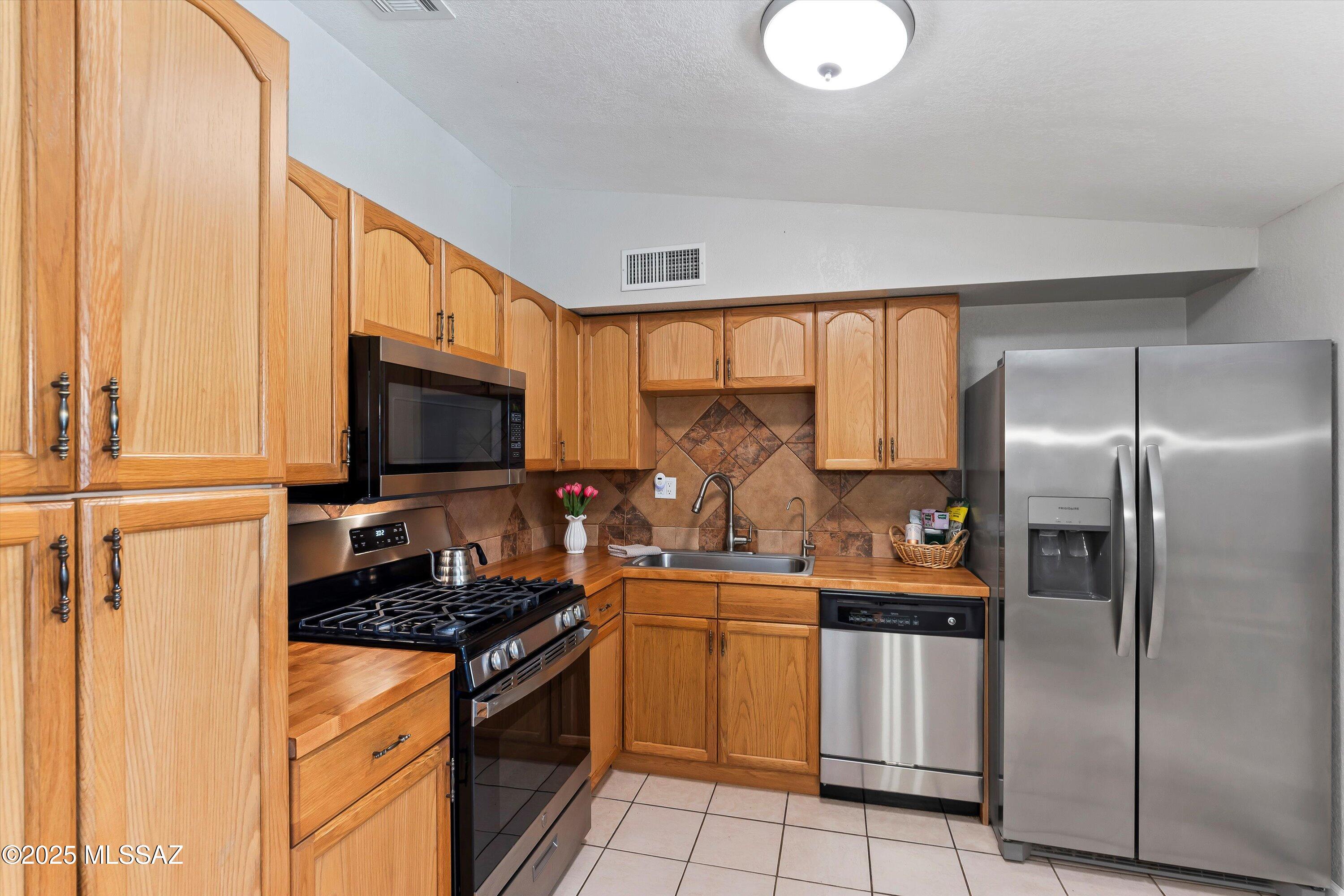4610 E Calle Aurora