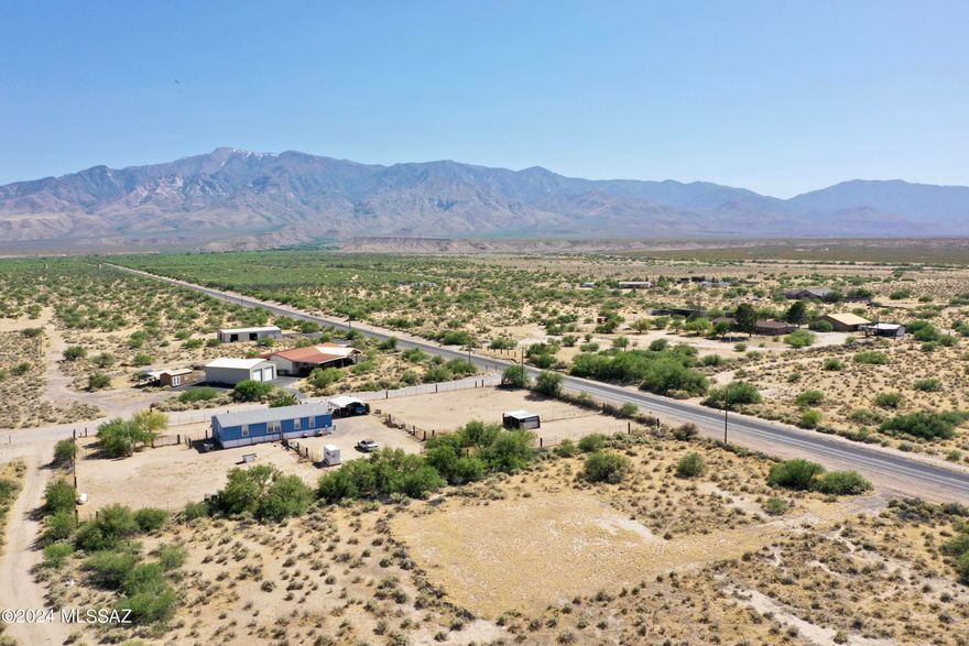 This one-acre parcel in the Ash Creek Acres subdivision has electric and water to the property line. With stunning views of Mount Graham and only 3 miles from the Cluff Ranch Wildlife area, this location is exceptional.