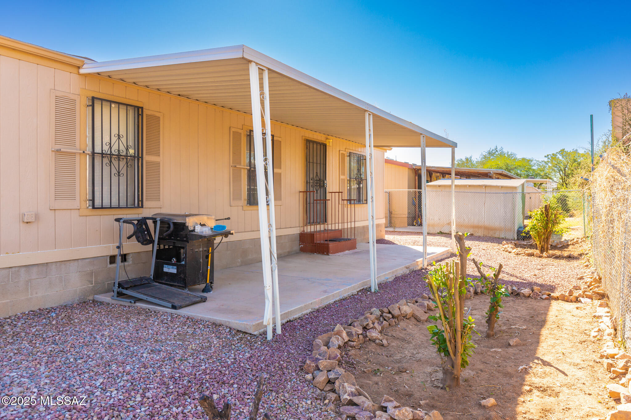 141 E Placita Estrella