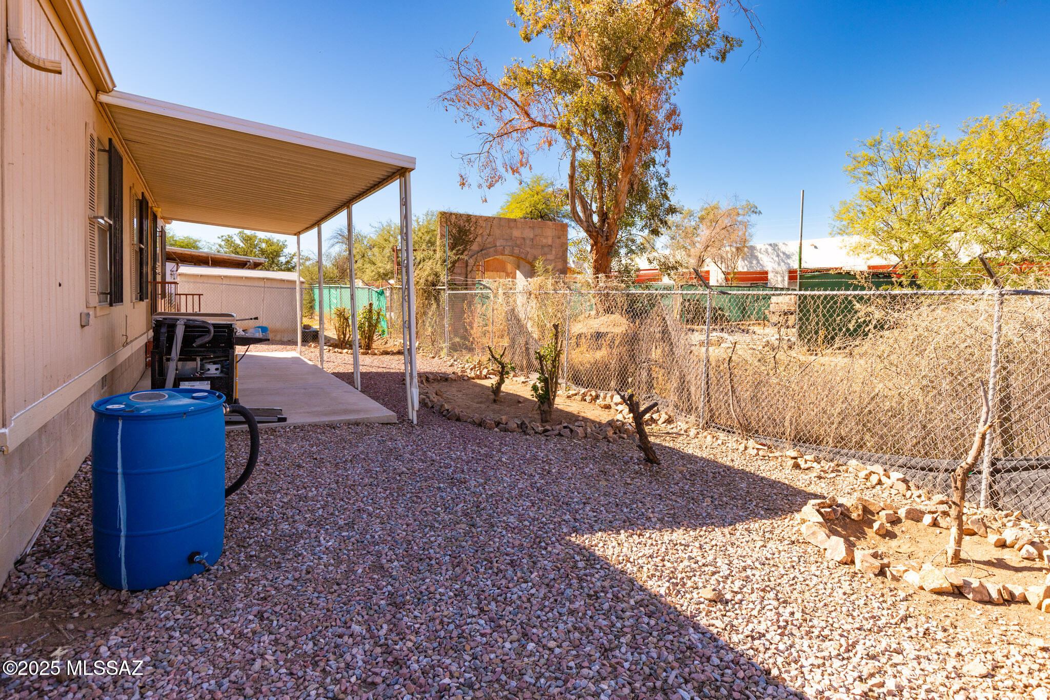 141 E Placita Estrella