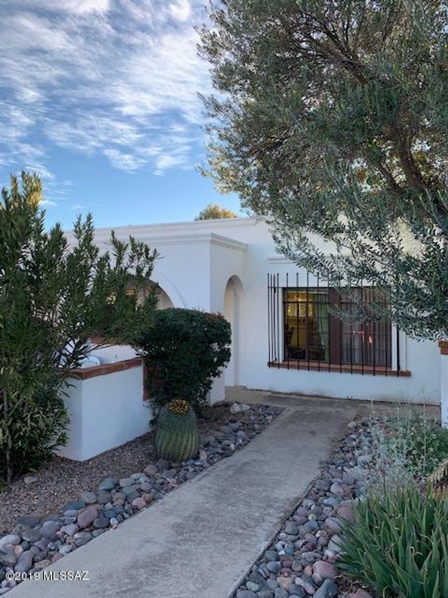 Charming furnished 1-bedroom Villas West villa with convenient parking in back and a community pool in front!   Private patio.