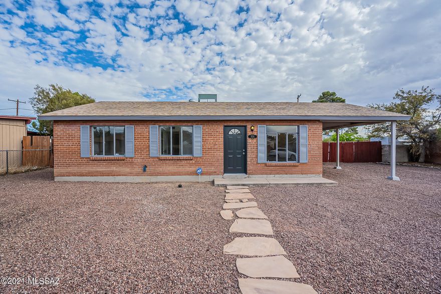 East side beauty! This cozy bungalow style home features: 3 beds/1 bath, covered parking, covered patio, ceramic tile flooring, high ceilings, skylight, indoor laundry room, enclosed yard & no HOA! Upgrades include: new front/back doors, new ceiling fans, remodeled kitchen (lights, cabinets, counters, appliances), new paint int & ext, remodeled bath (shower tiled, tub, toilet, vanity, mirror, light fixture), brushed nickel hardware, new gas line, bath/kitchen plumbing upgrades, and updated electrical outlets! Call today to schedule a private showing!