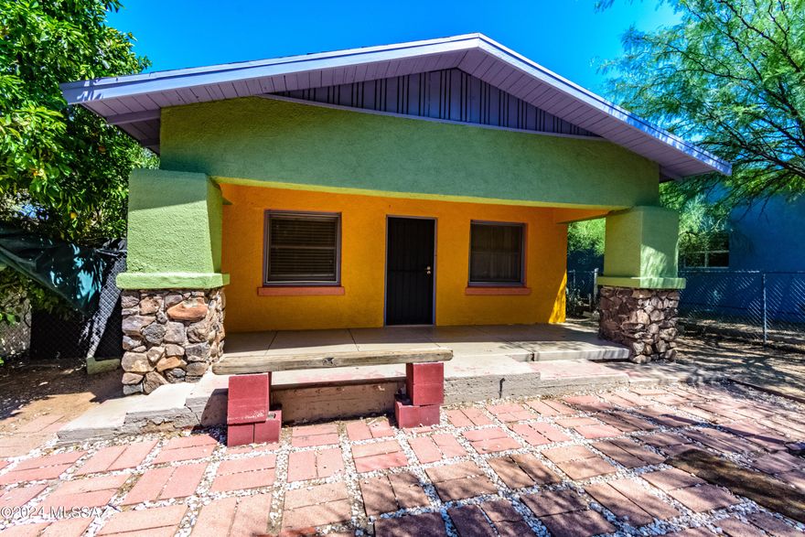 Gorgeous home in a great location. Large lot with a pool, wonderful upgrades throughout. This is a must see., This property is for a short-term rental