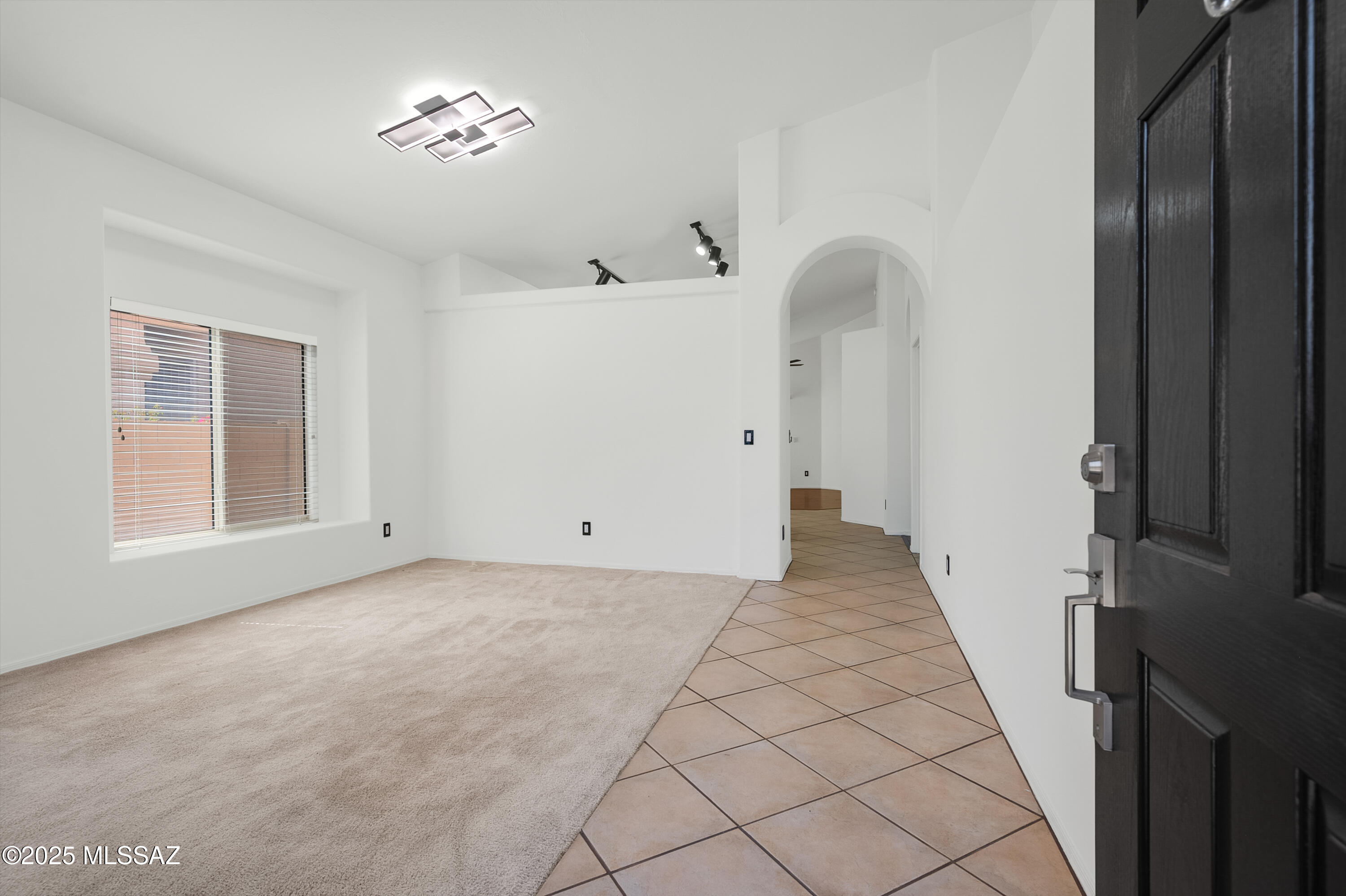 114 W Freddie Canyon Way