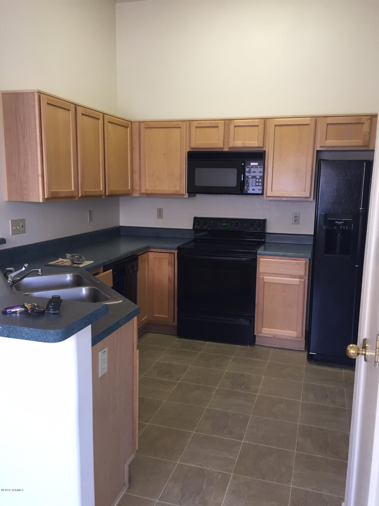 Hacienda Del Oro (1-78) - Residential Lease
