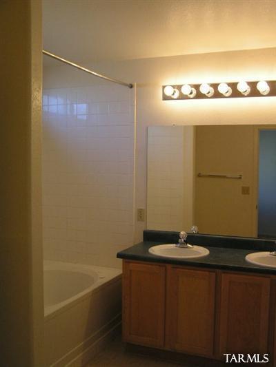 Hacienda Del Oro (1-78) - Residential Lease
