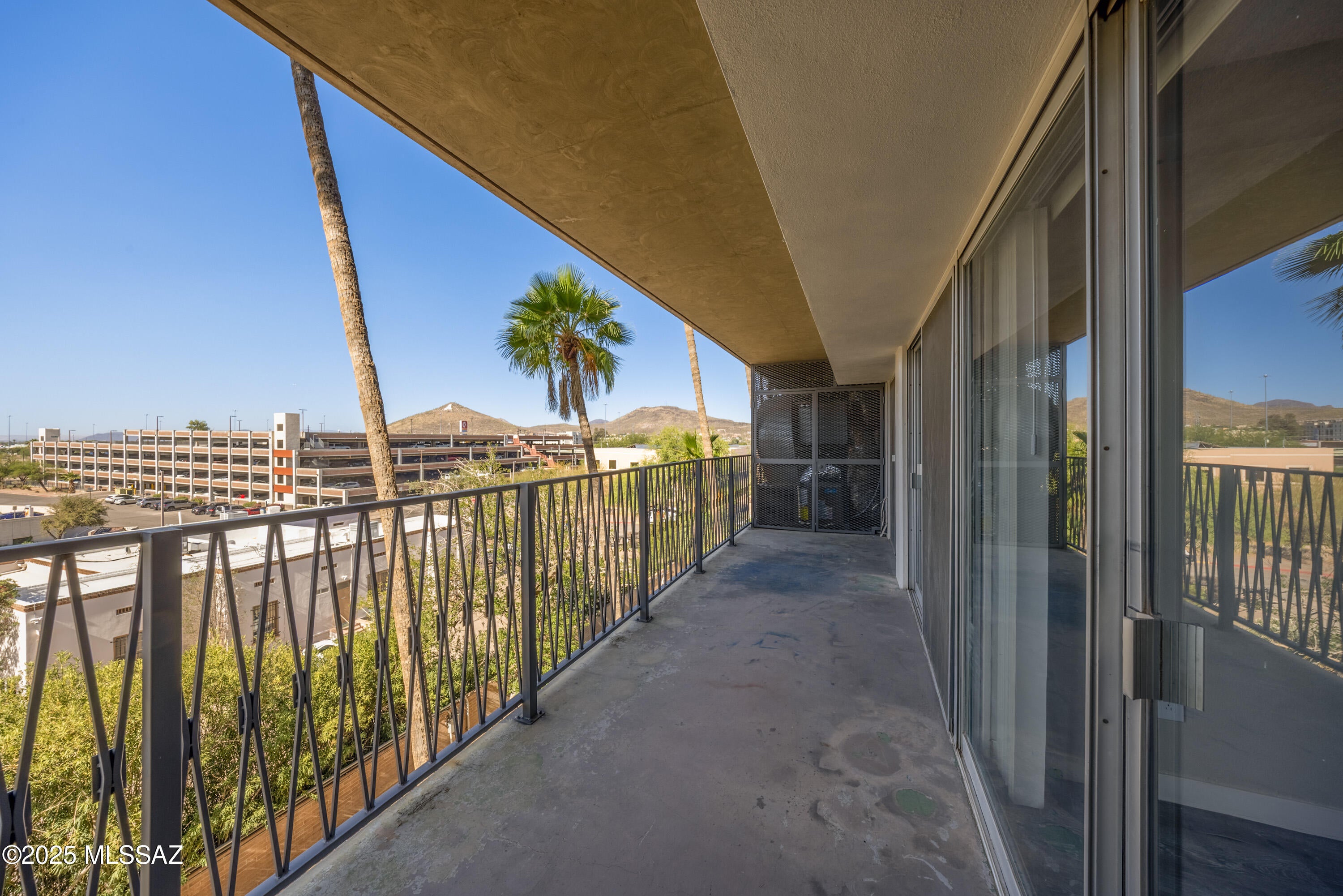 425 W Paseo Redondo 2L
