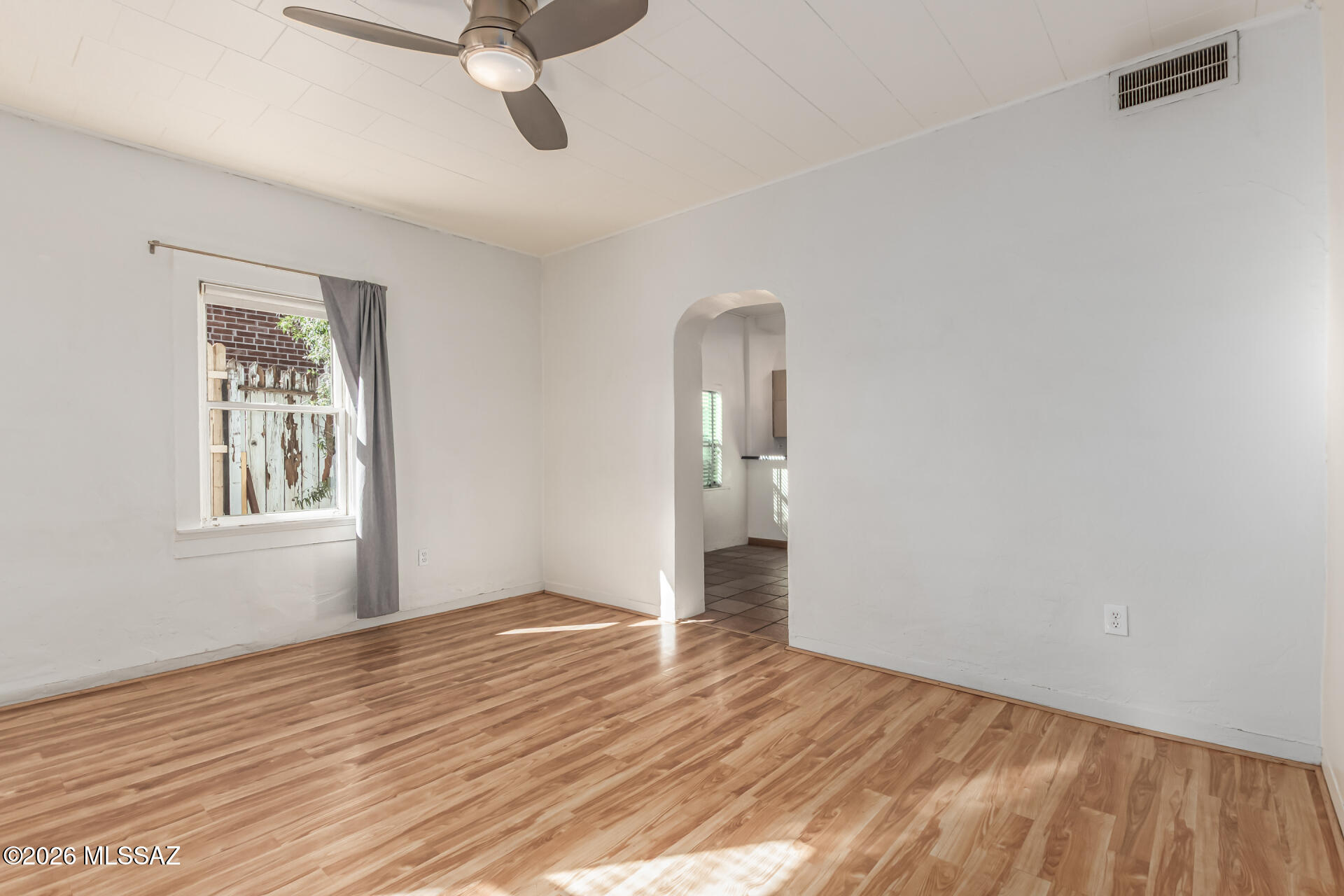 1249 E Waverly Street