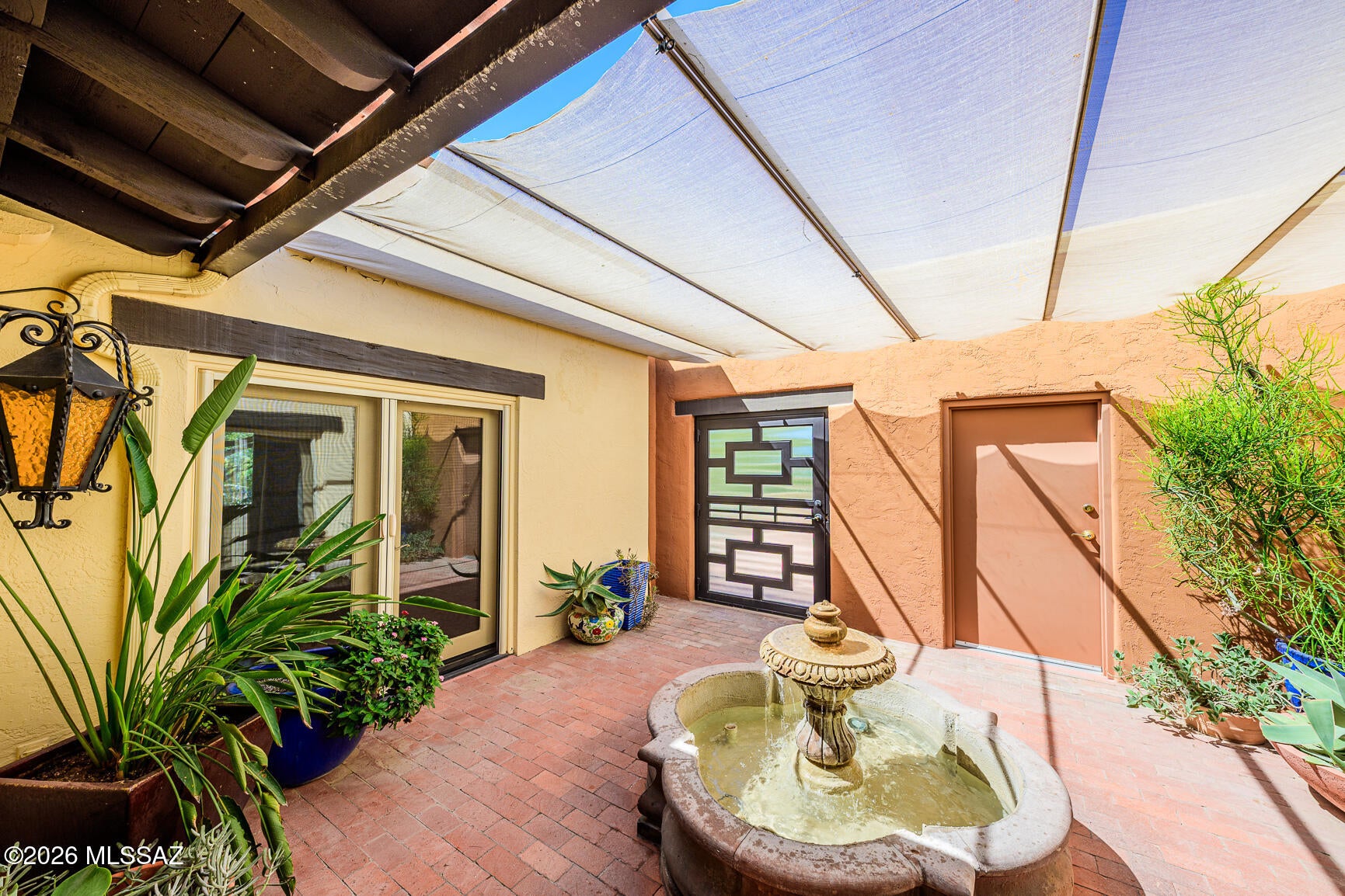 2575 E Avenida De Posada