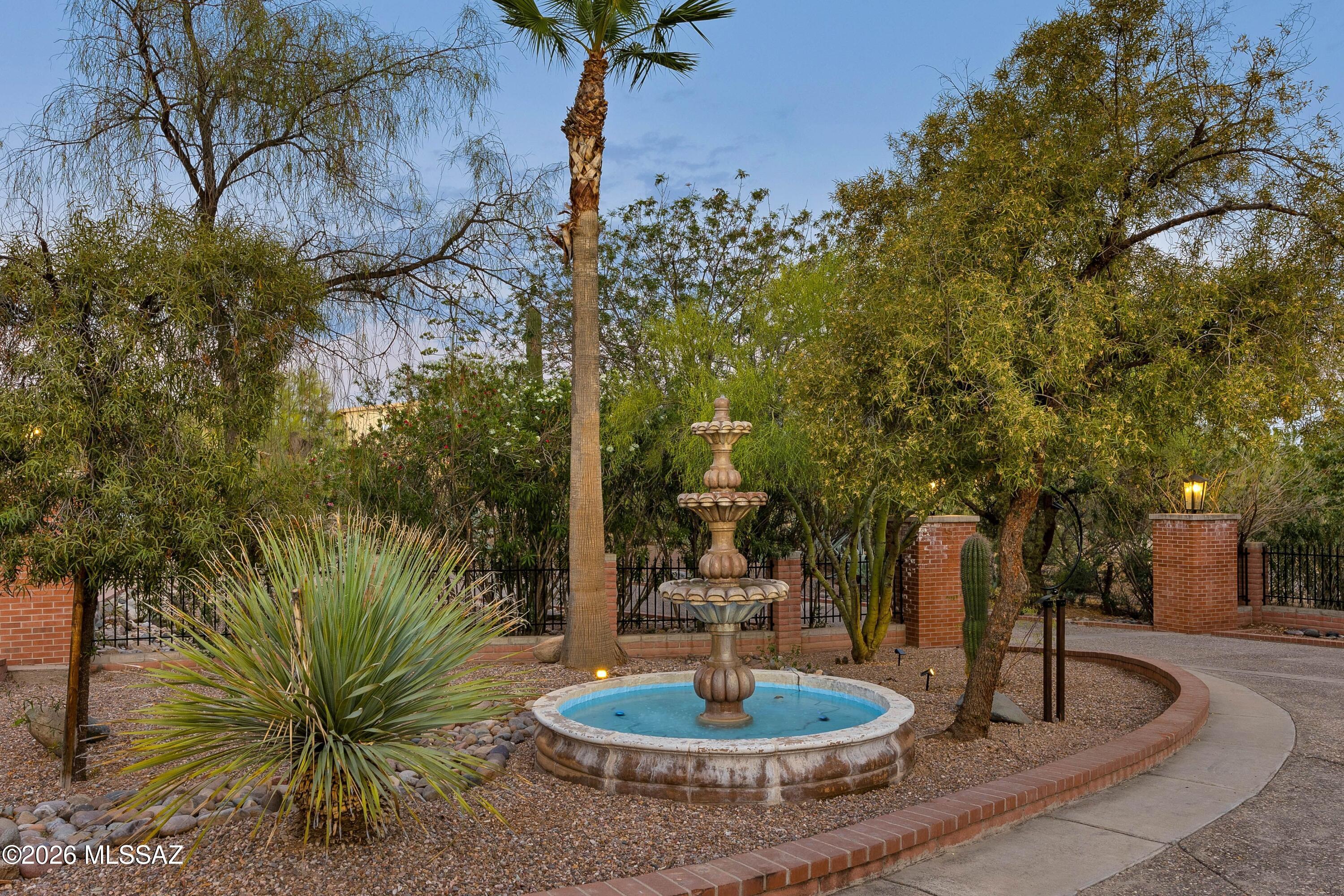 7329 N Yucca