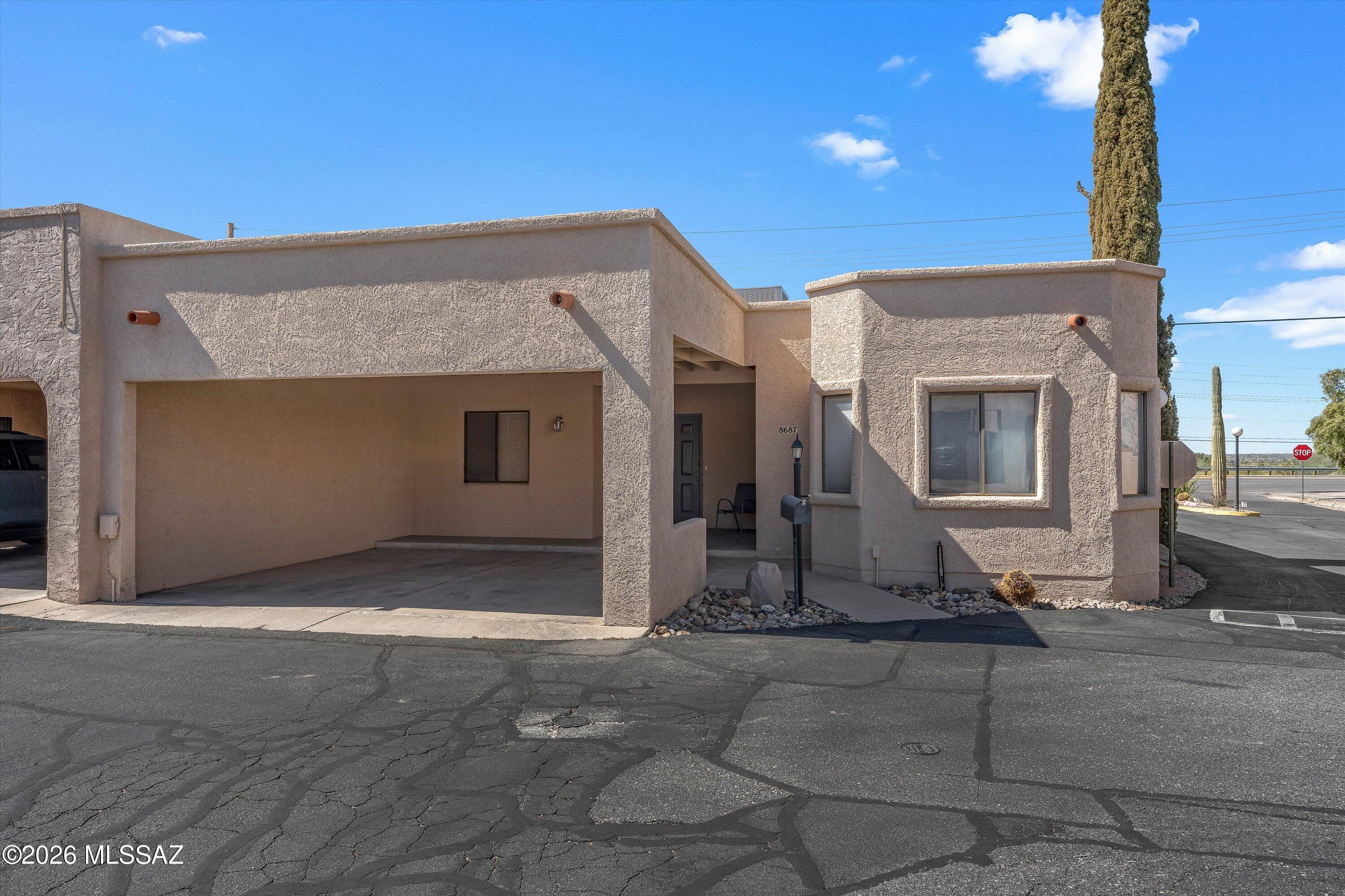 8687 N Avenida Amatista