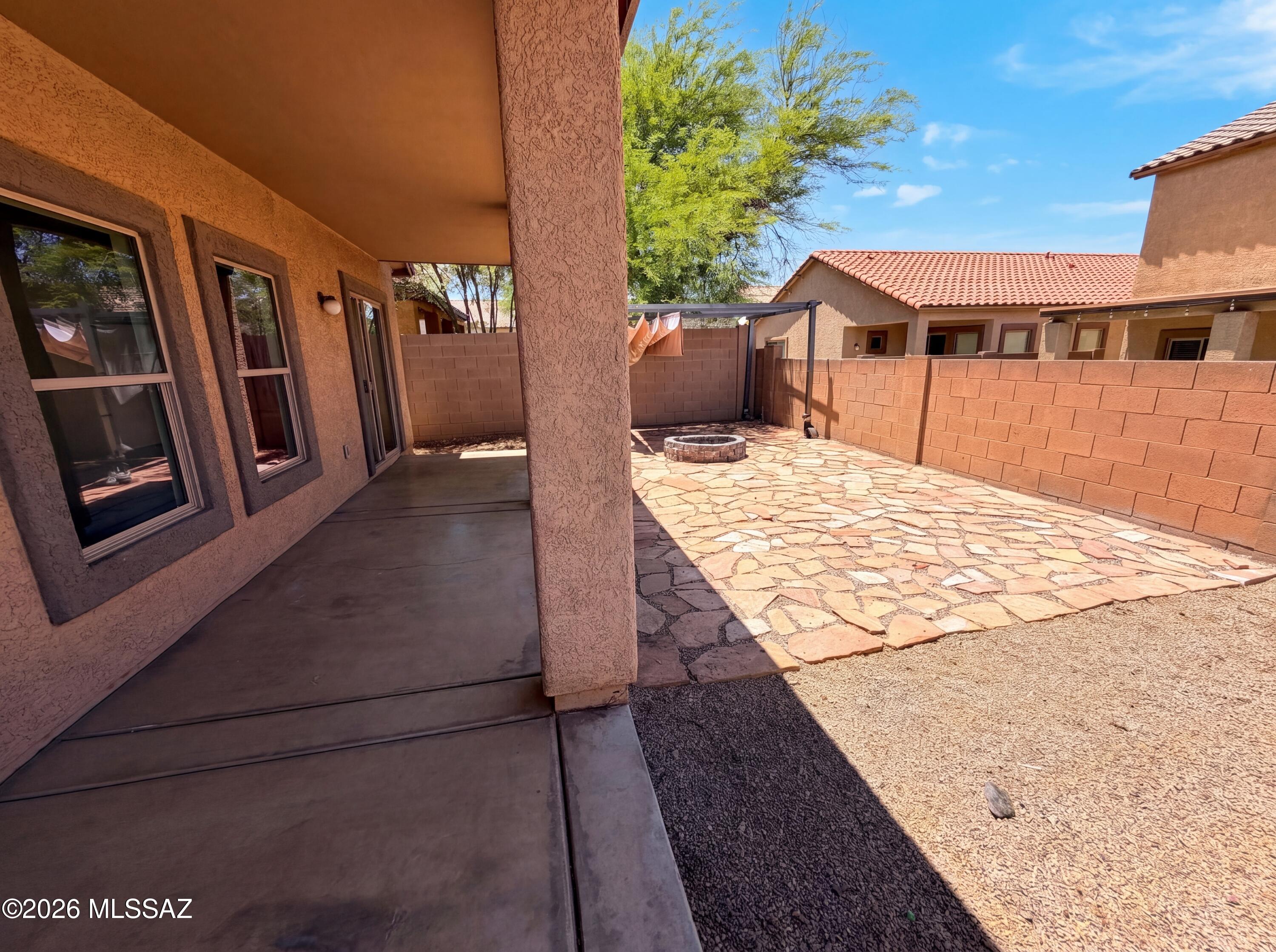 880 W Calle Valenciana