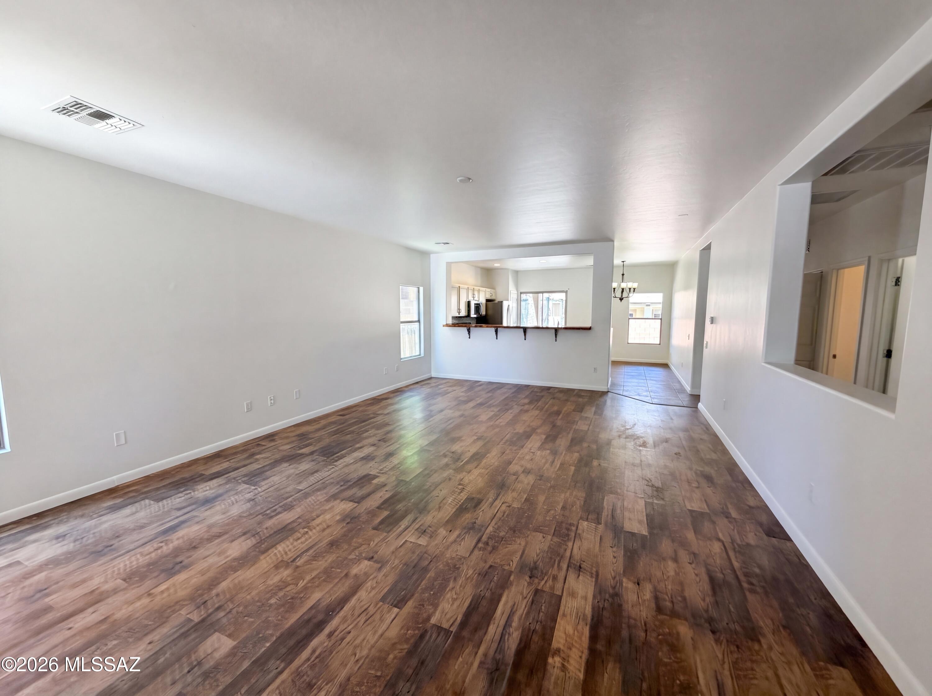 880 W Calle Valenciana