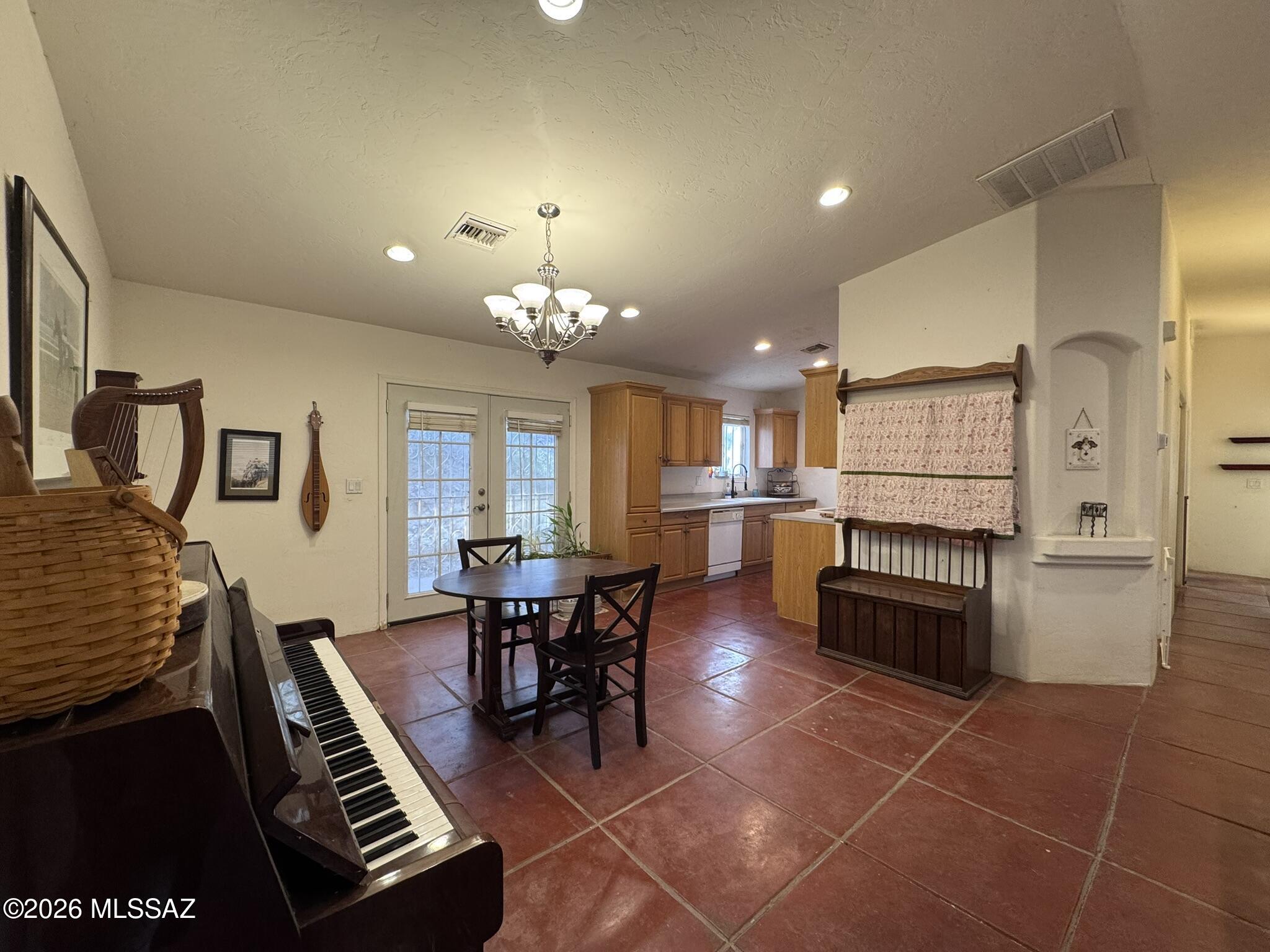 1821 N Westridge Avenue