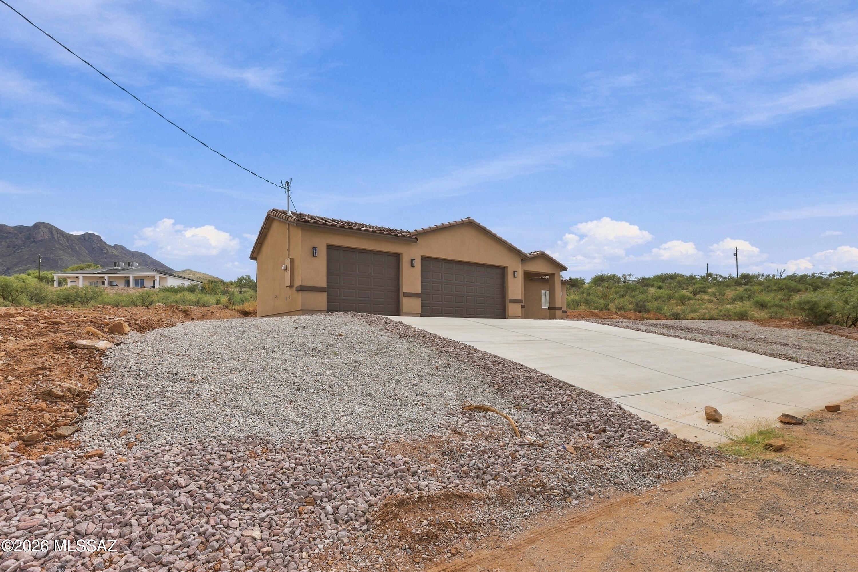 1635 Avenida Calamar