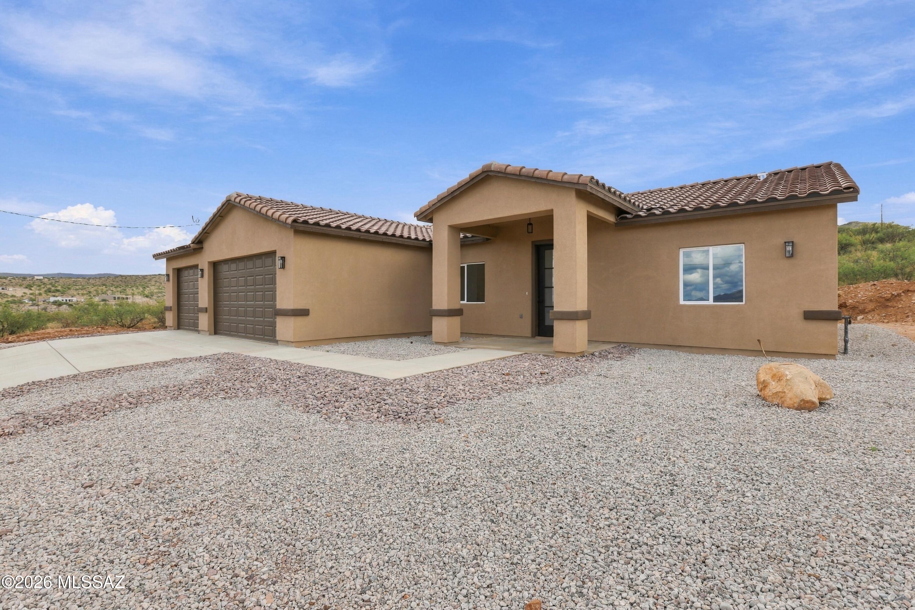 1635 Avenida Calamar