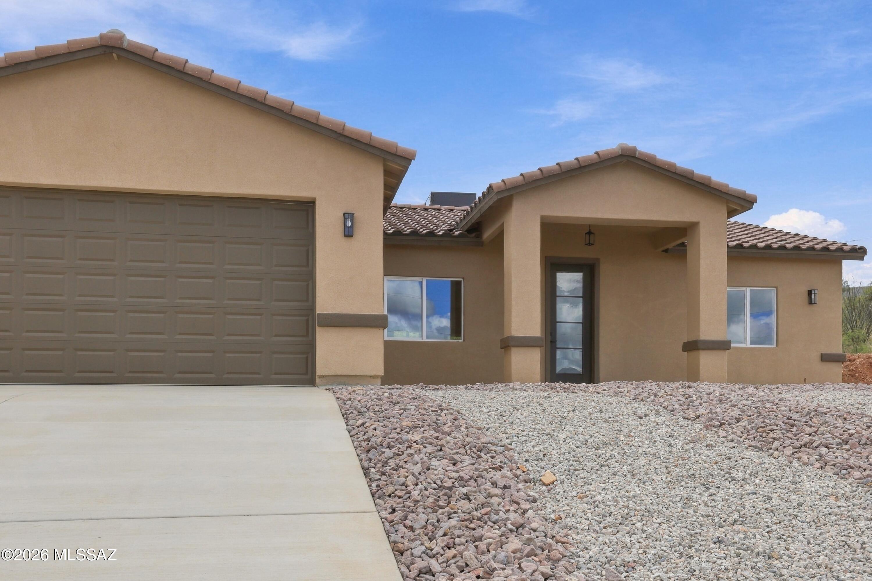 1635 Avenida Calamar