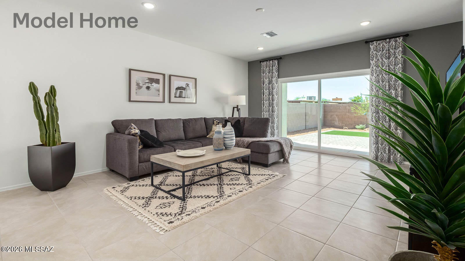 756 W Calle Lupa