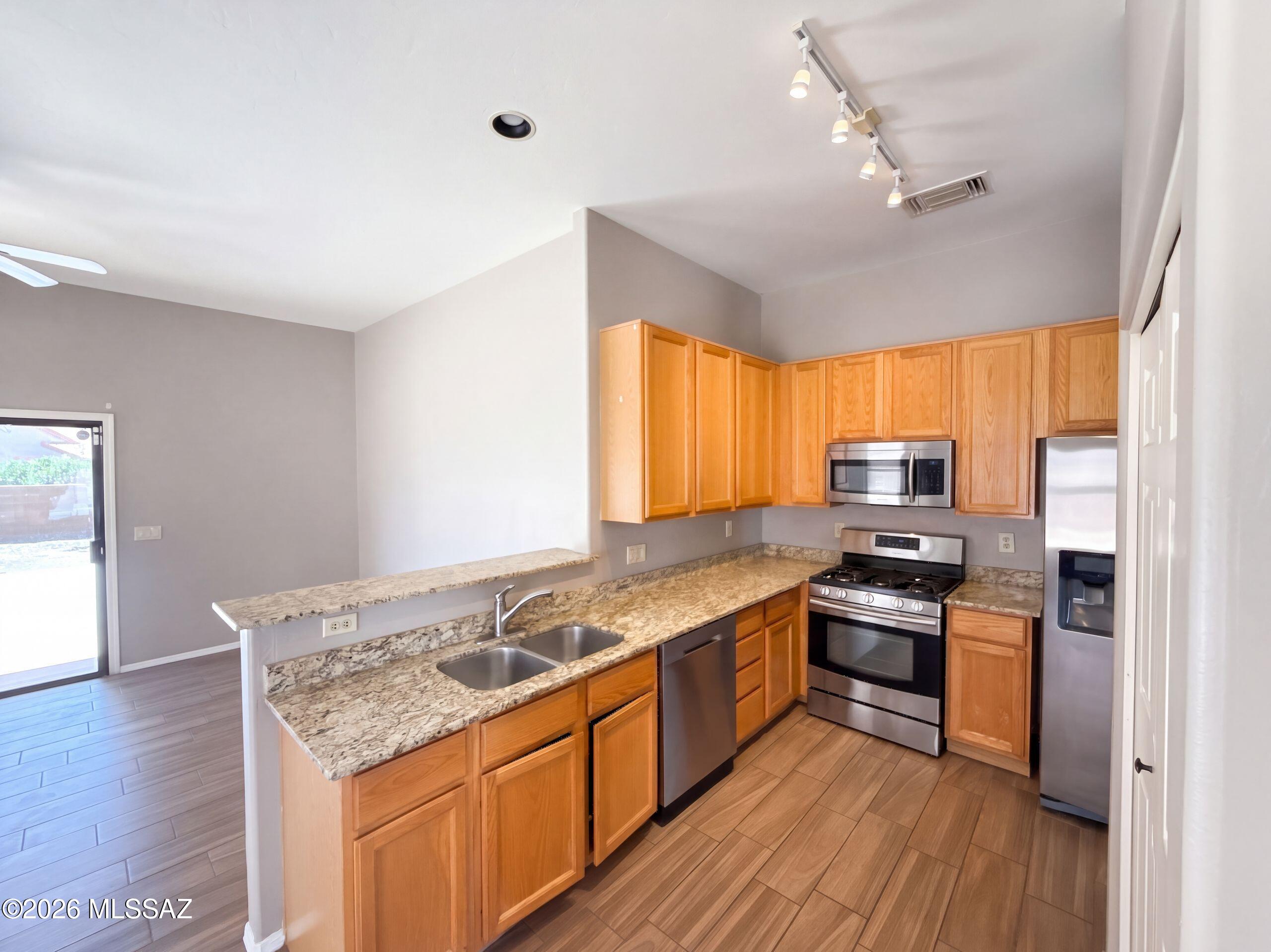 7086 N Avenida Adella