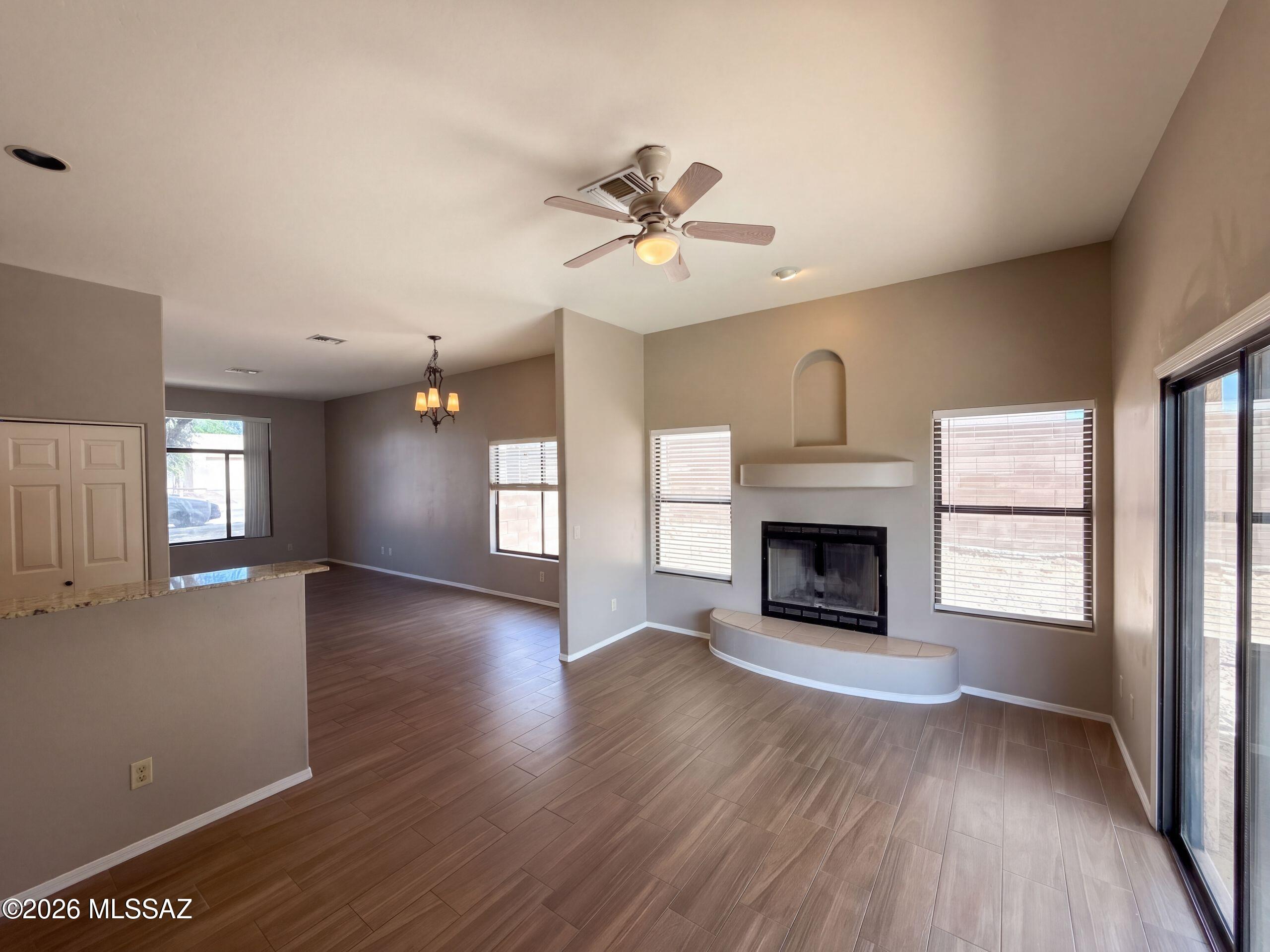 7086 N Avenida Adella