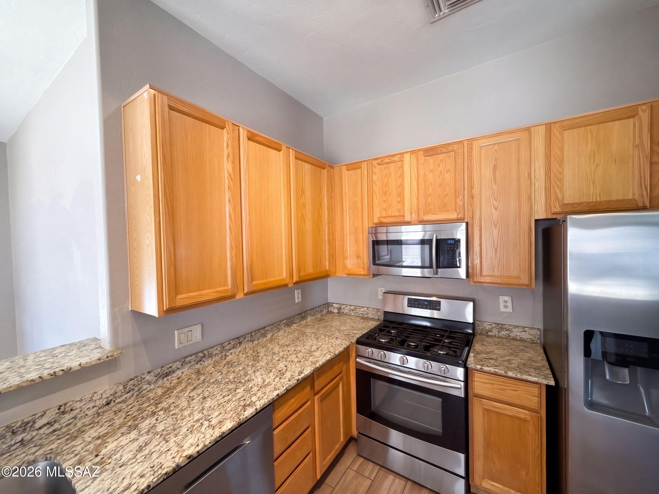 7086 N Avenida Adella